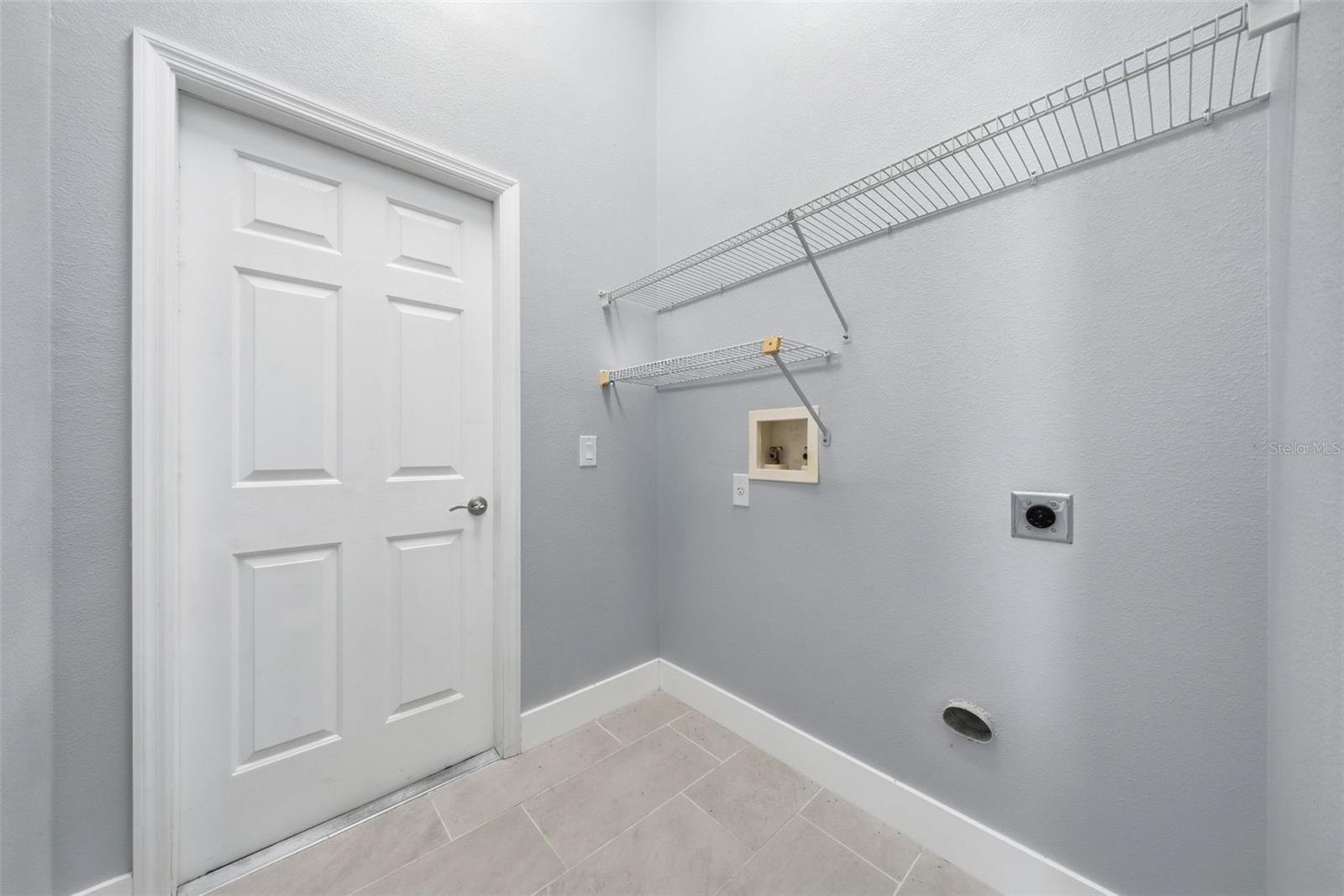Laundry room leading to the garage - 941 VINDALE RD, TAVARES