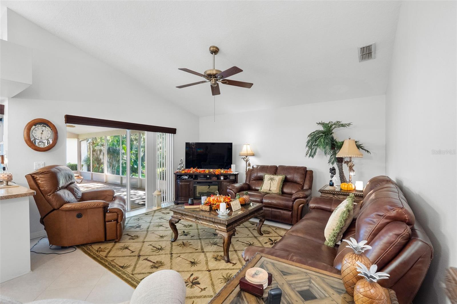 Single Family Residence at 10030 BEEFMASTER CT, NEW PORT RICHEY, photo 11 of 36