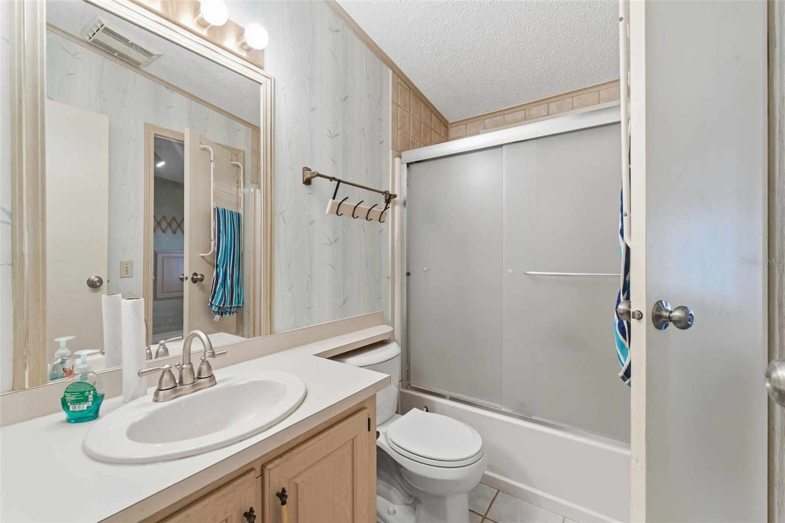 Manufactured Home at 576 PORTSIDE DR, NORTH PORT, photo 14 of 71
