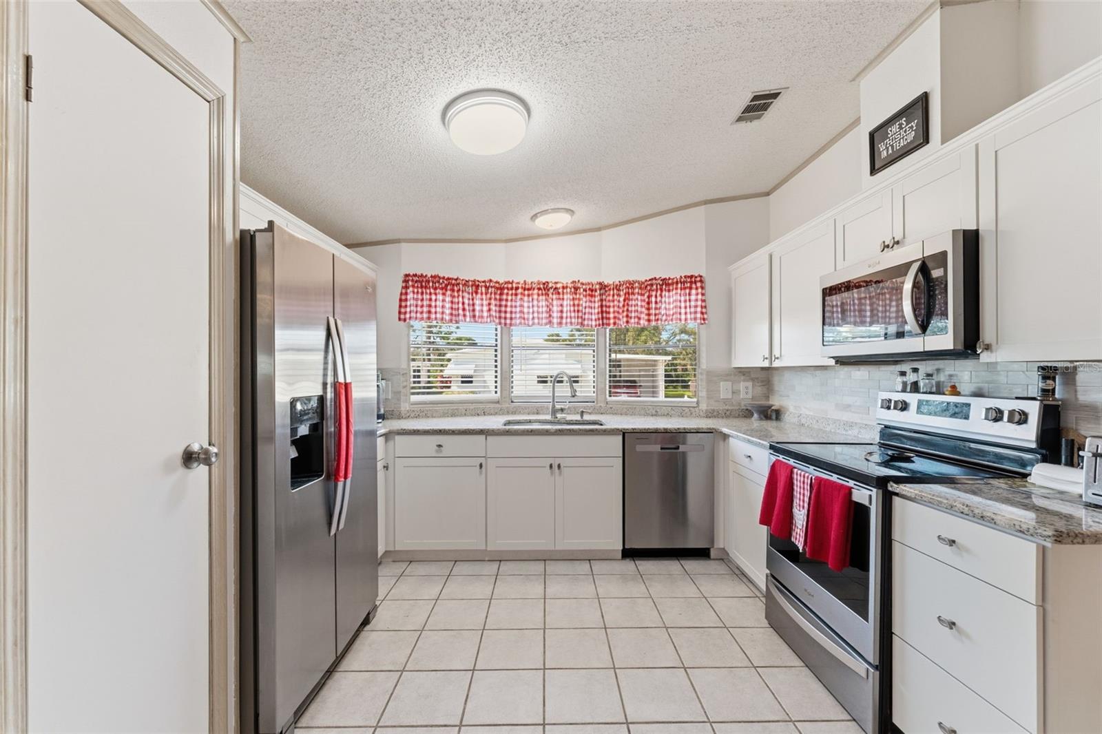 Manufactured Home at 576 PORTSIDE DR, NORTH PORT, photo 28 of 71