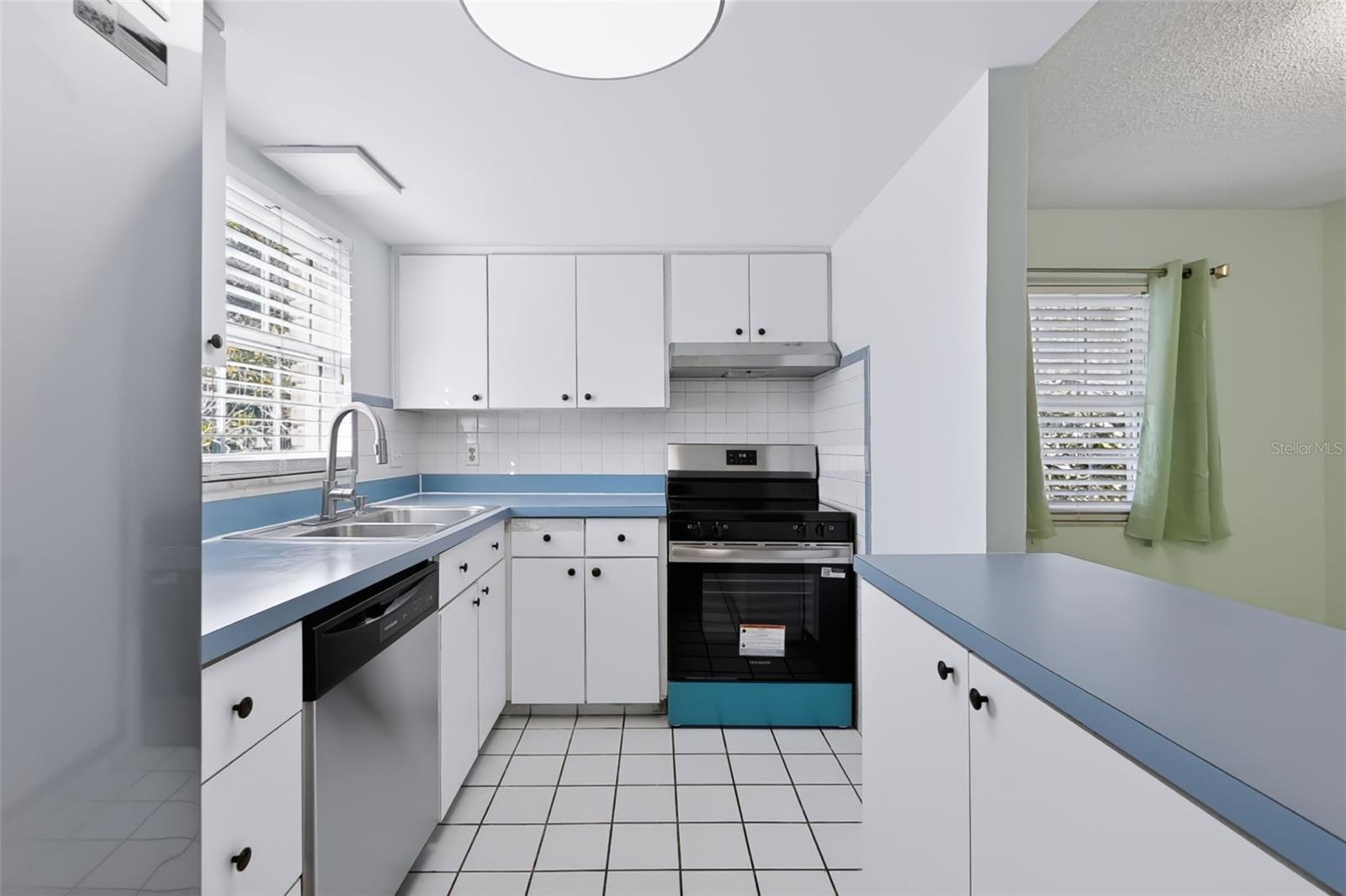 Kitchen - 1162 84TH TER N #D, ST PETERSBURG