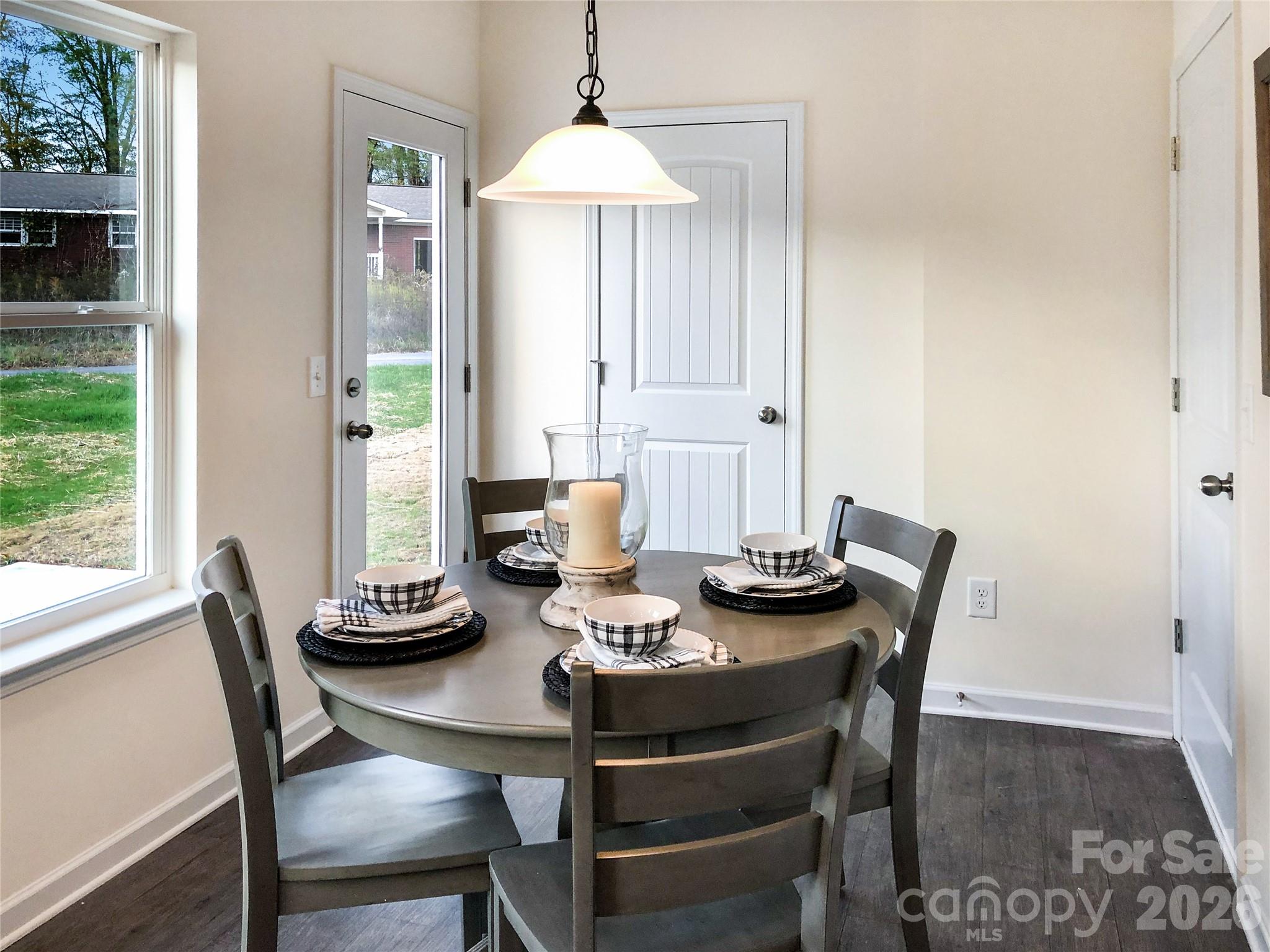 Single Family Residence at 624 Rowe Crossing Drive, Newton, photo 3 of 9