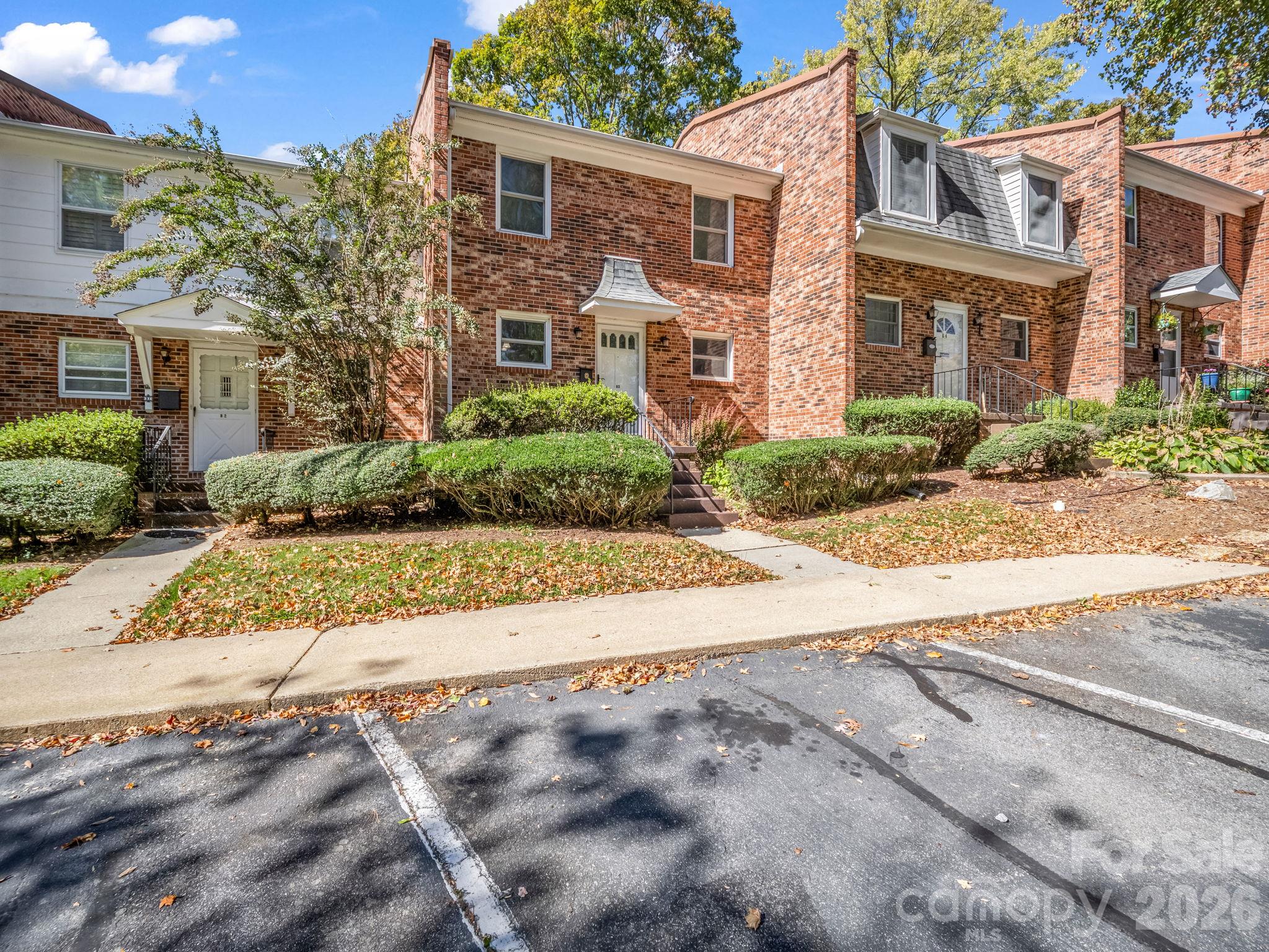 Condominium at 1409 Kensington Road, Hendersonville, photo 4 of 35