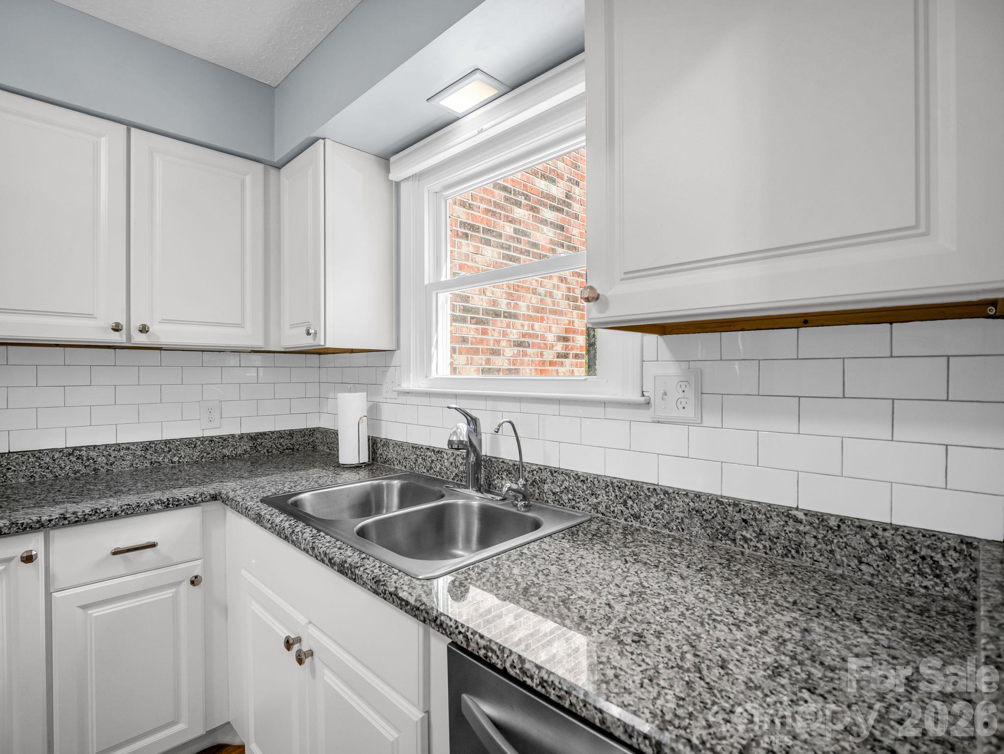 Condominium at 1409 Kensington Road, Hendersonville, photo 13 of 35