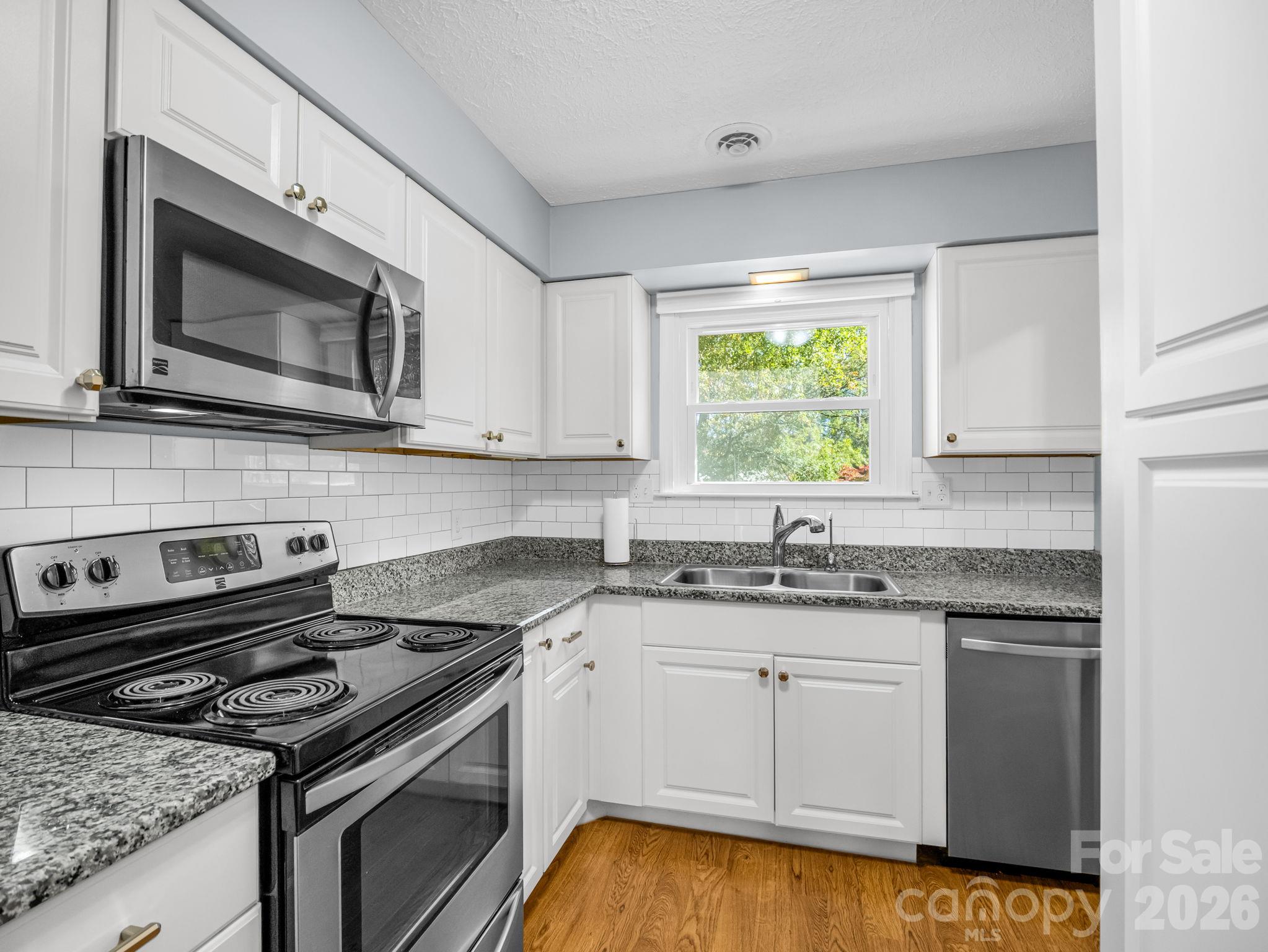 Condominium at 1409 Kensington Road, Hendersonville, photo 16 of 35