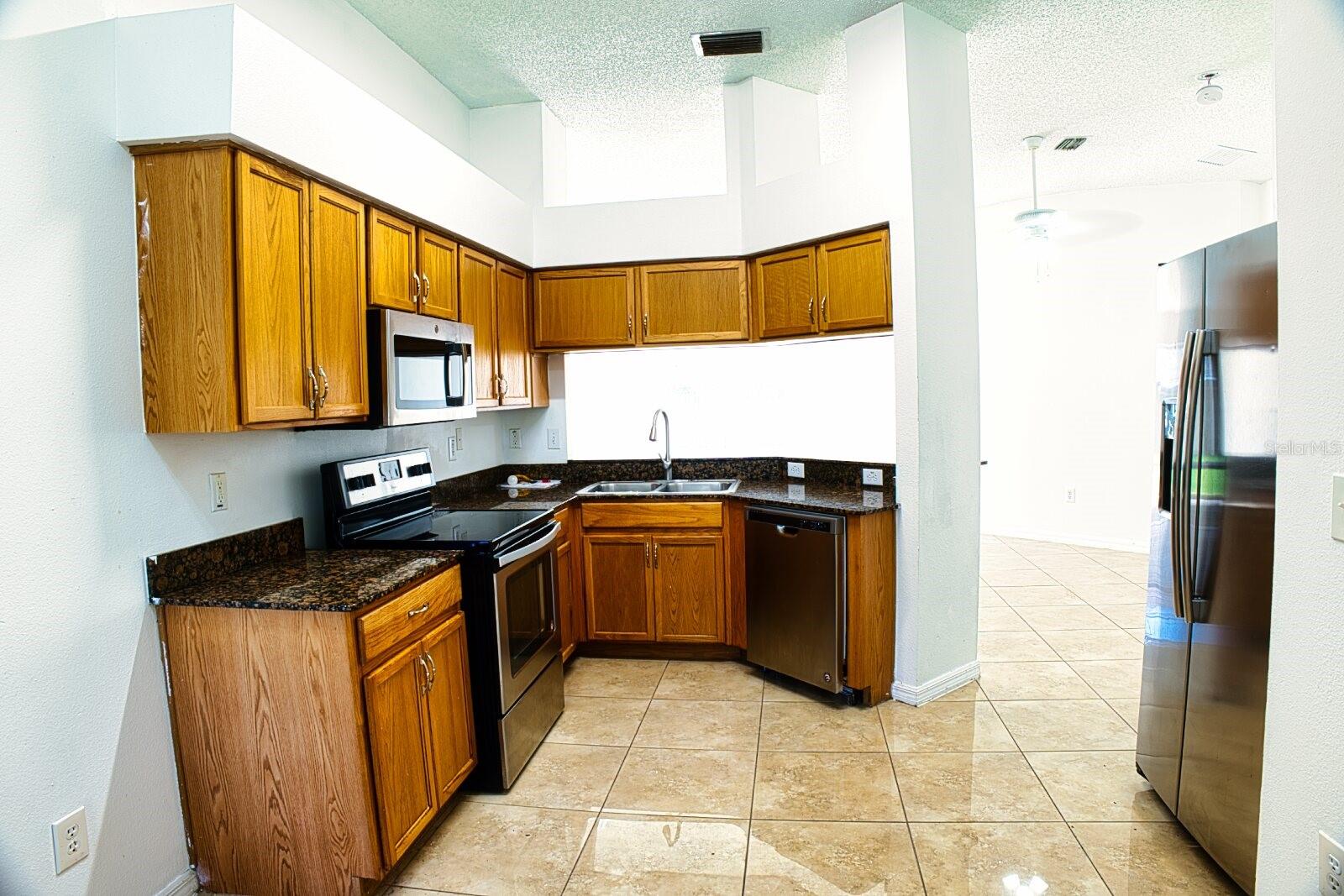 Single Family Residence at 11007 WHITECAP DR, RIVERVIEW, photo 15 of 32