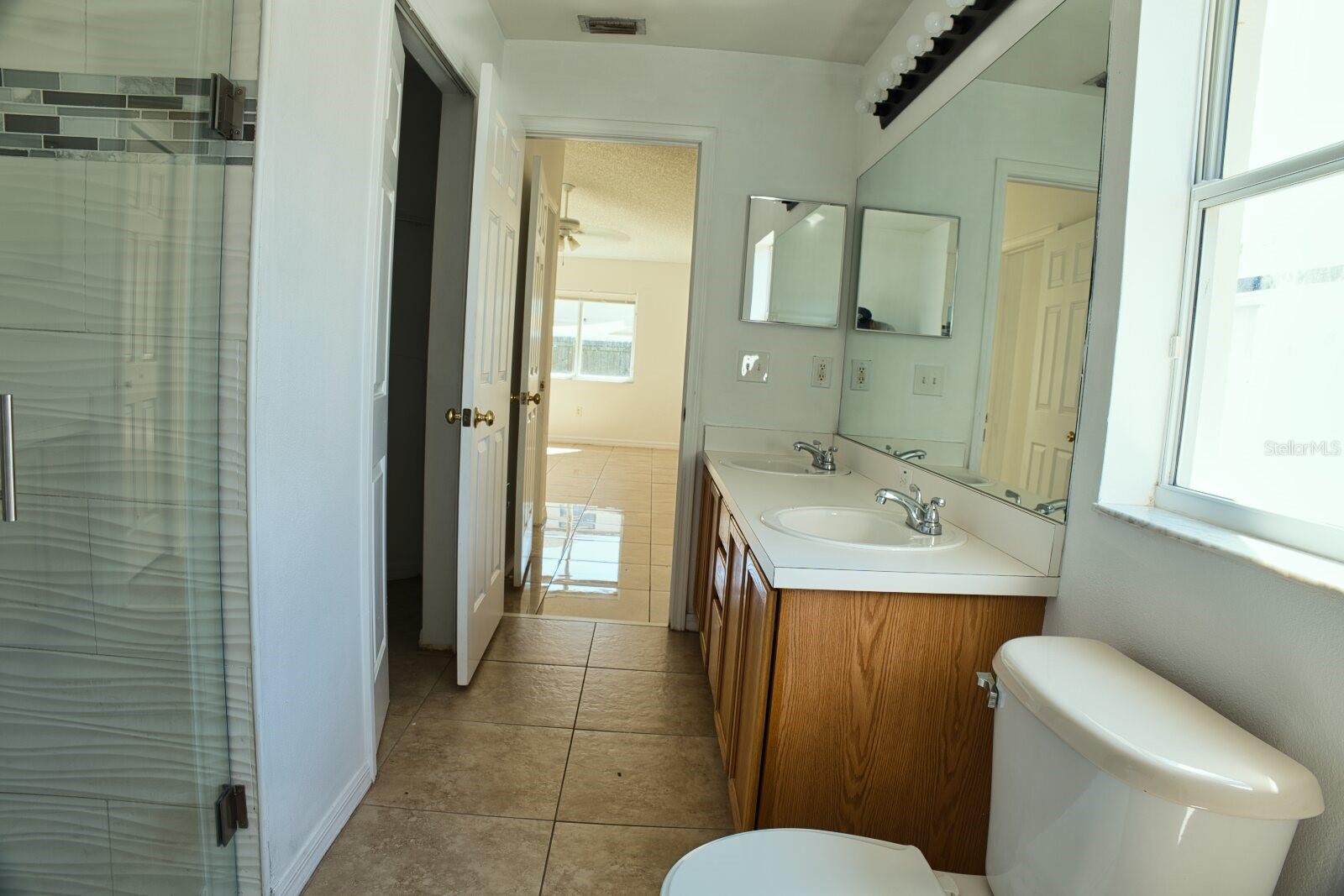 Single Family Residence at 11007 WHITECAP DR, RIVERVIEW, photo 25 of 32