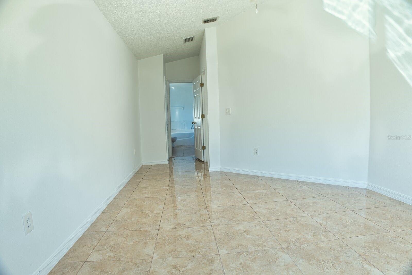 Single Family Residence at 11007 WHITECAP DR, RIVERVIEW, photo 28 of 32