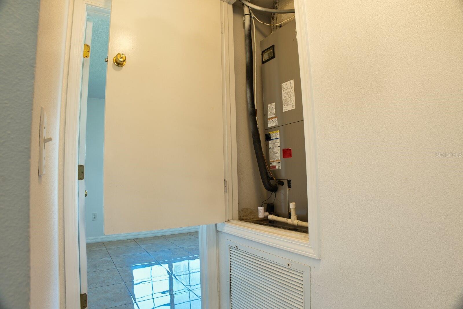 Single Family Residence at 11007 WHITECAP DR, RIVERVIEW, photo 31 of 32