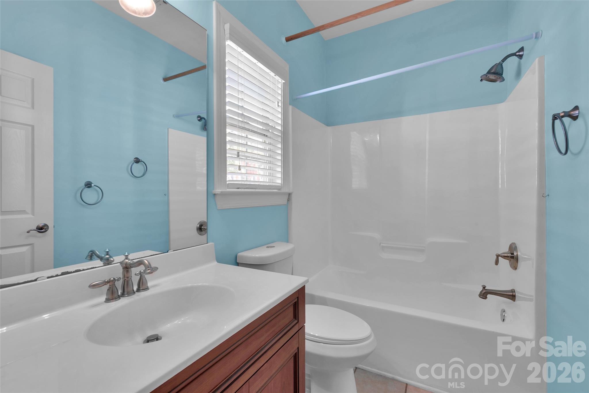Full Bath in Hallway between 2nd and 3rd bedrooms - 1240 Saint Johns Avenue, Matthews