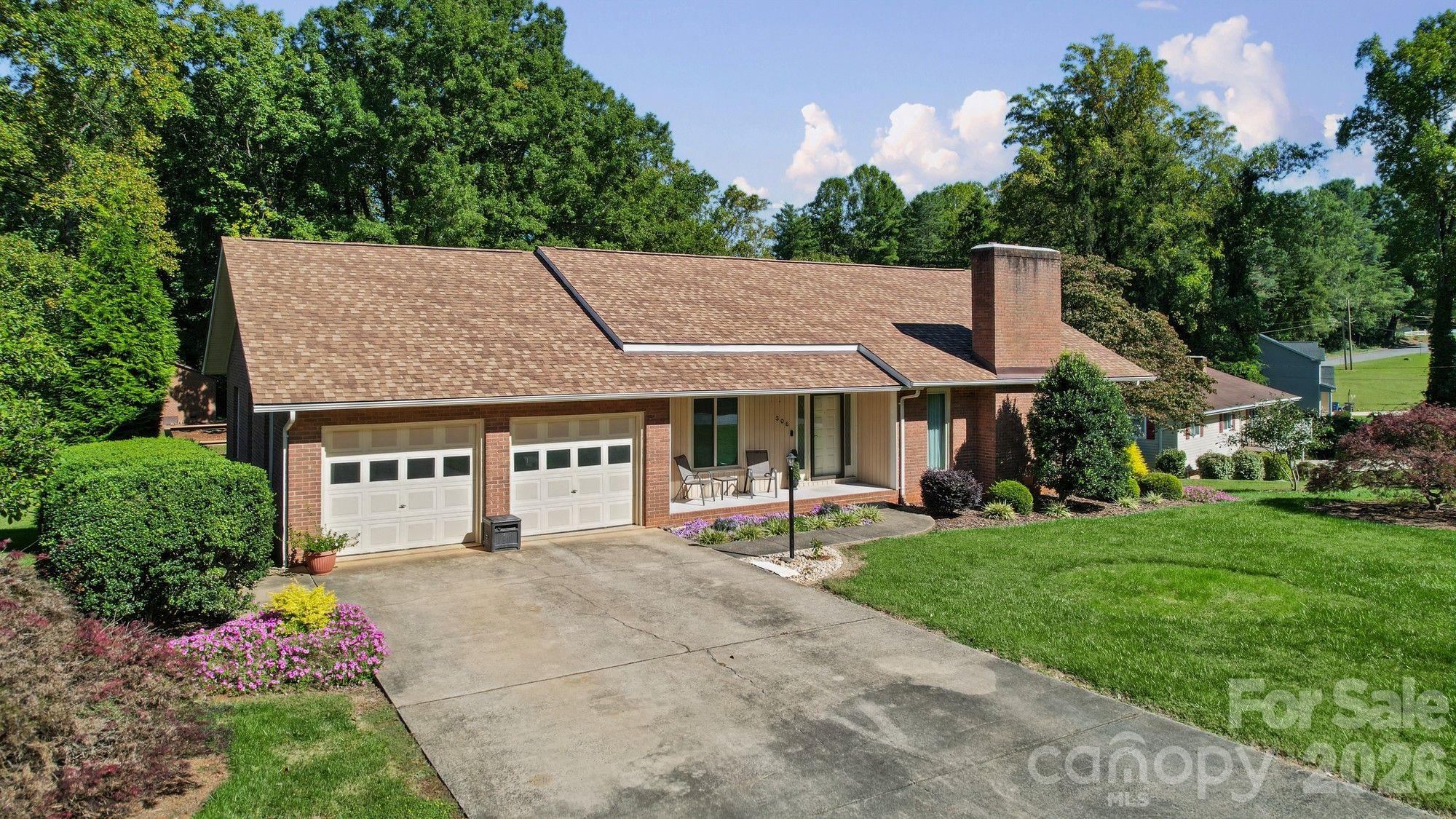 Single Family Residence at 306 Starmount Drive, Statesville