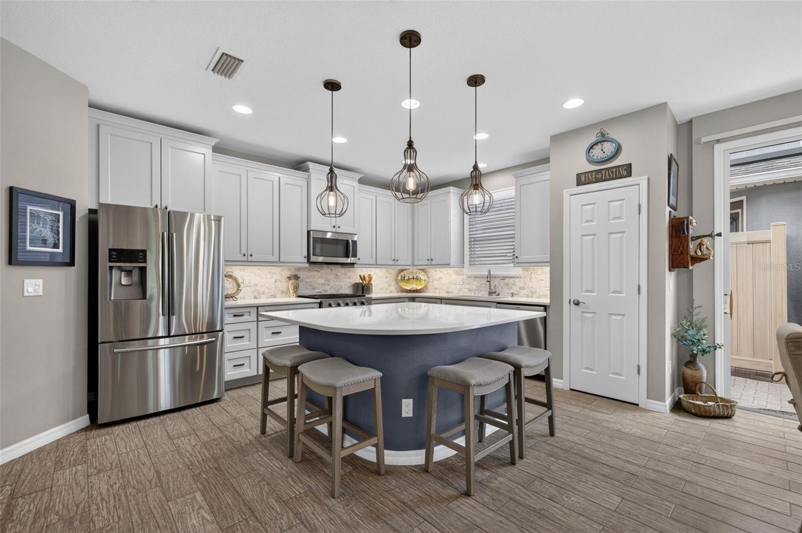 Single Family Residence at 75 BAYOU BEND RD, GROVELAND, photo 8 of 41