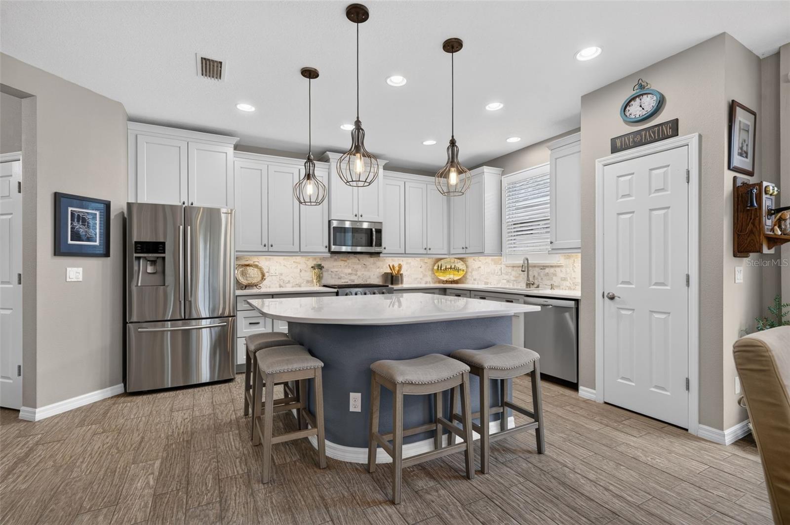 Single Family Residence at 75 BAYOU BEND RD, GROVELAND, photo 9 of 41