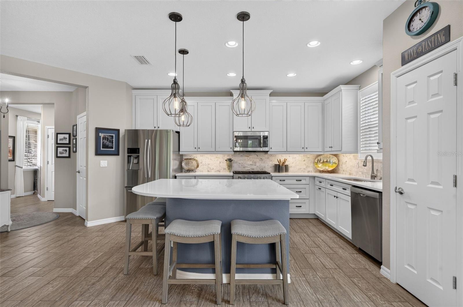 Single Family Residence at 75 BAYOU BEND RD, GROVELAND, photo 10 of 41