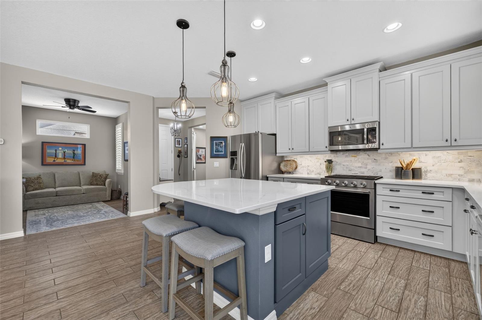 Single Family Residence at 75 BAYOU BEND RD, GROVELAND, photo 11 of 41