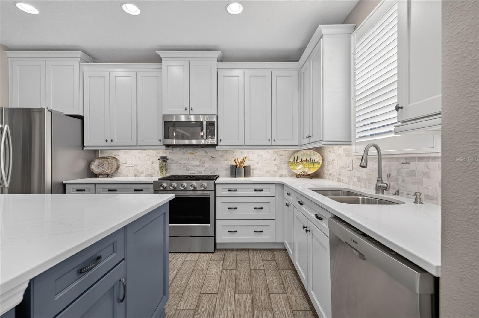 Single Family Residence at 75 BAYOU BEND RD, GROVELAND, photo 12 of 41