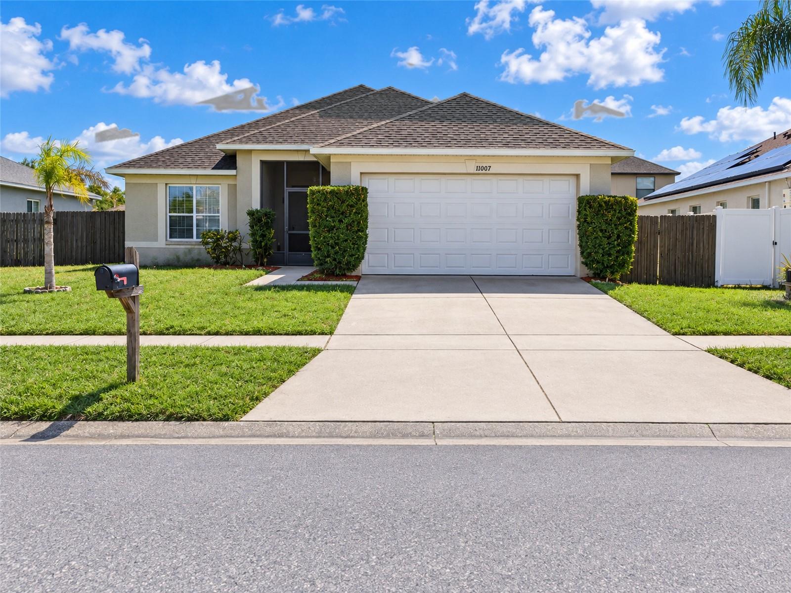 Single Family Residence at 11007 WHITECAP DR, RIVERVIEW, photo 3 of 32