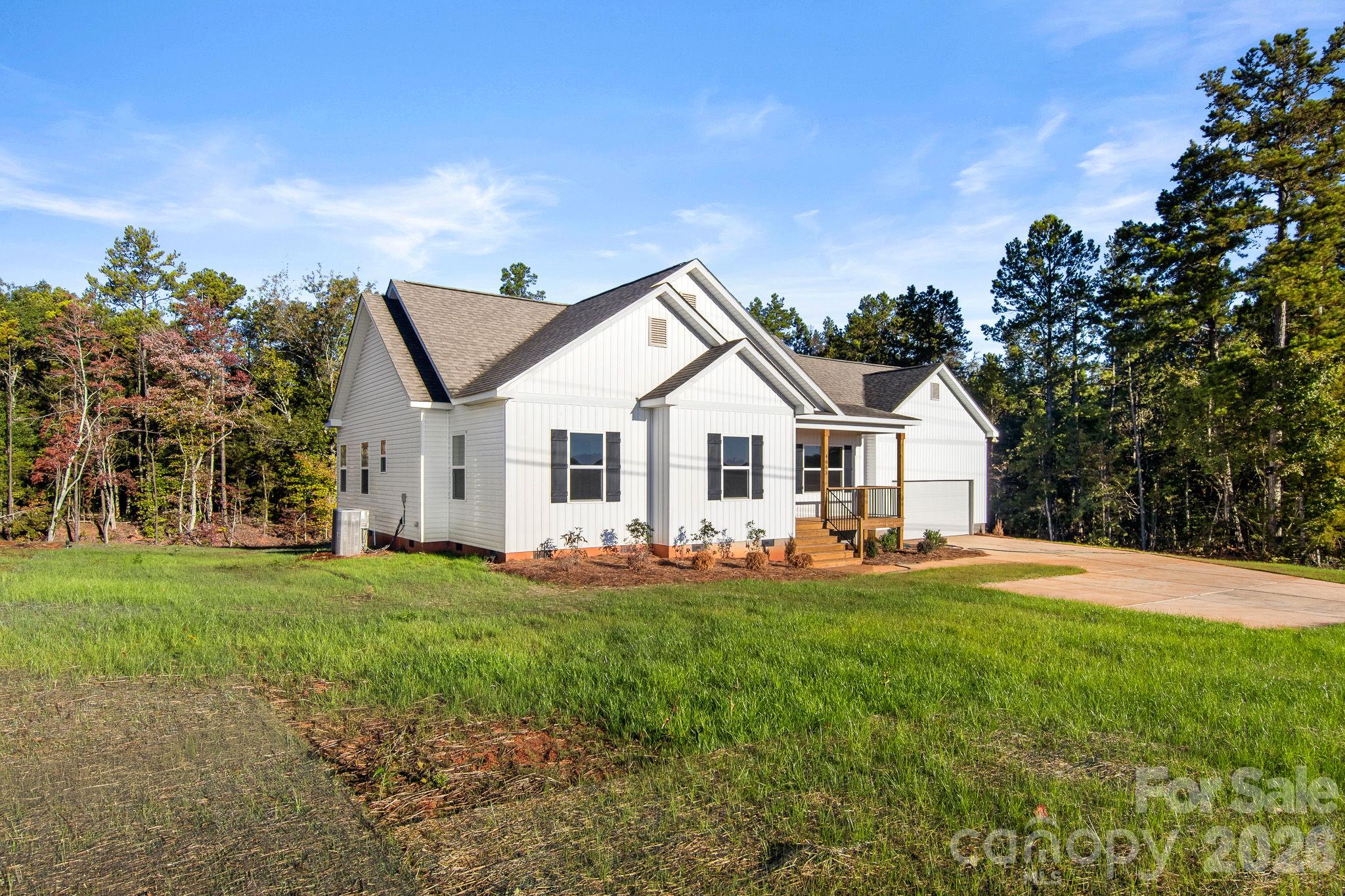 Single Family Residence at 4665 Riverside Road, Lancaster, photo 2 of 38