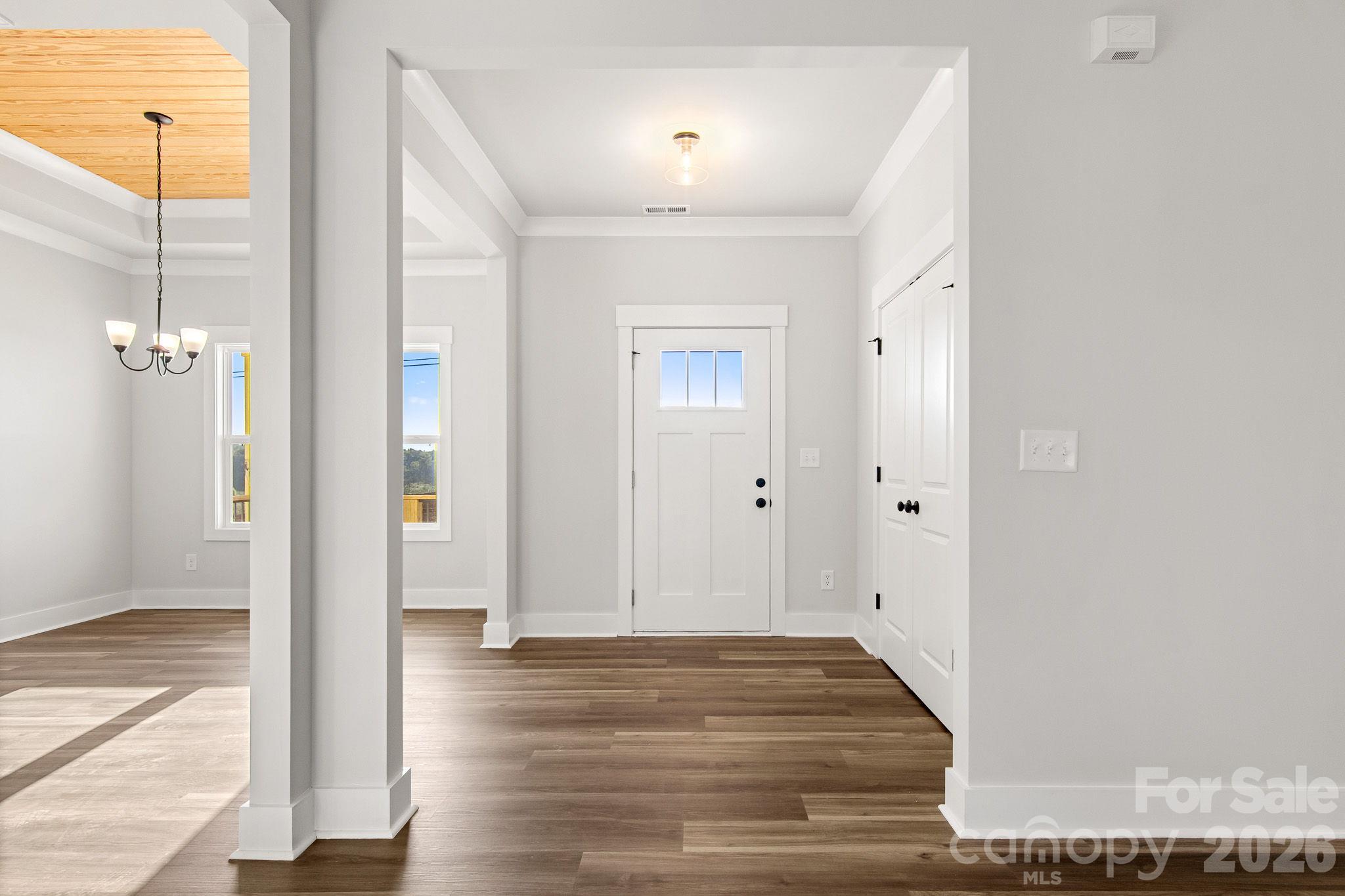 Single Family Residence at 4665 Riverside Road, Lancaster, photo 9 of 38