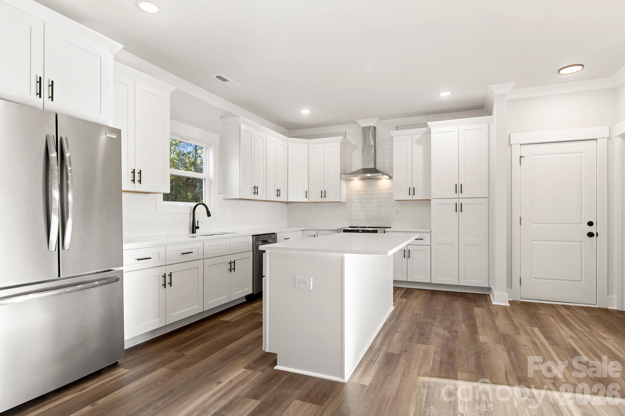 Single Family Residence at 4665 Riverside Road, Lancaster, photo 14 of 38