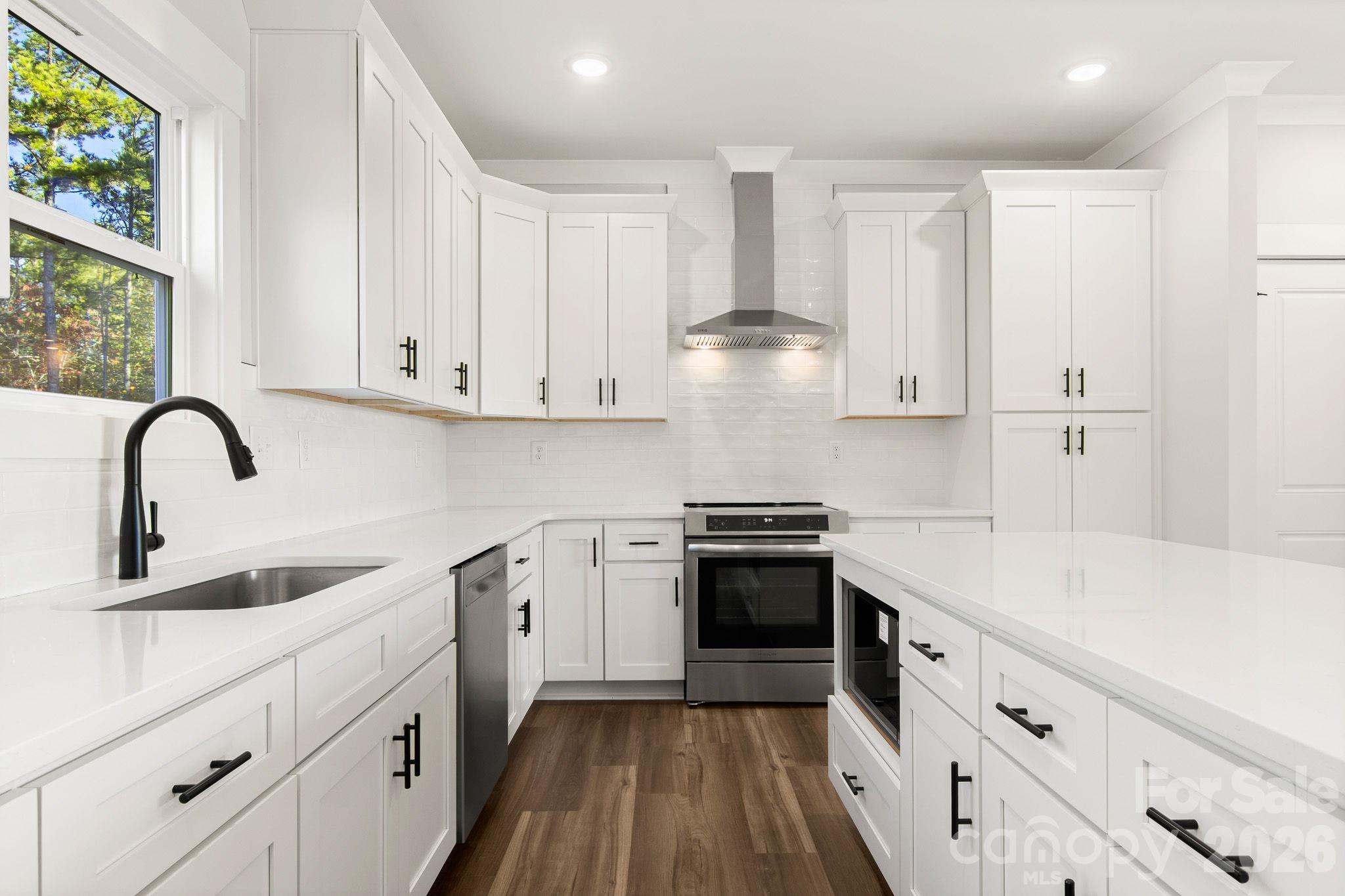 Single Family Residence at 4665 Riverside Road, Lancaster, photo 16 of 38