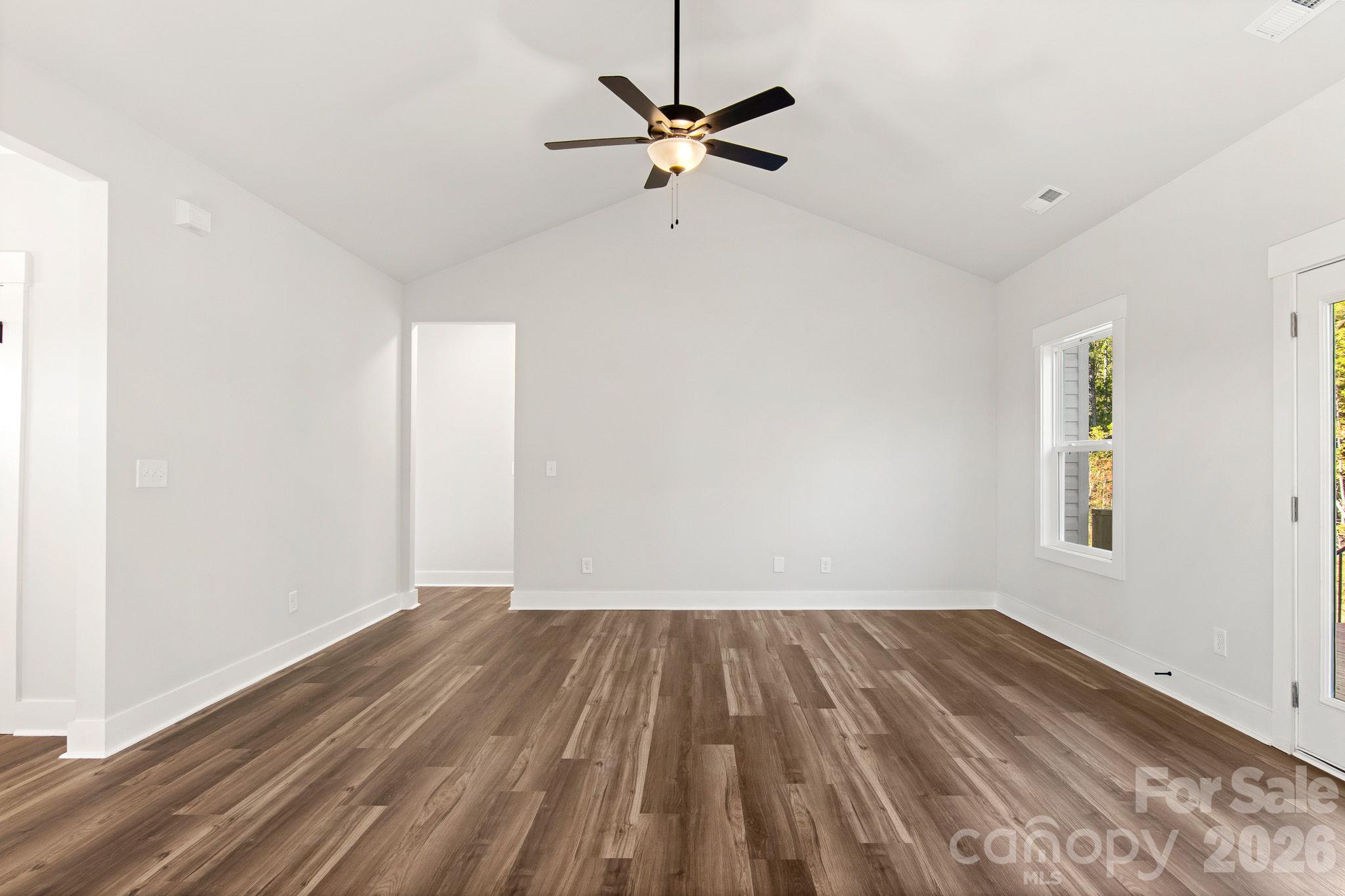 Single Family Residence at 4665 Riverside Road, Lancaster, photo 20 of 38