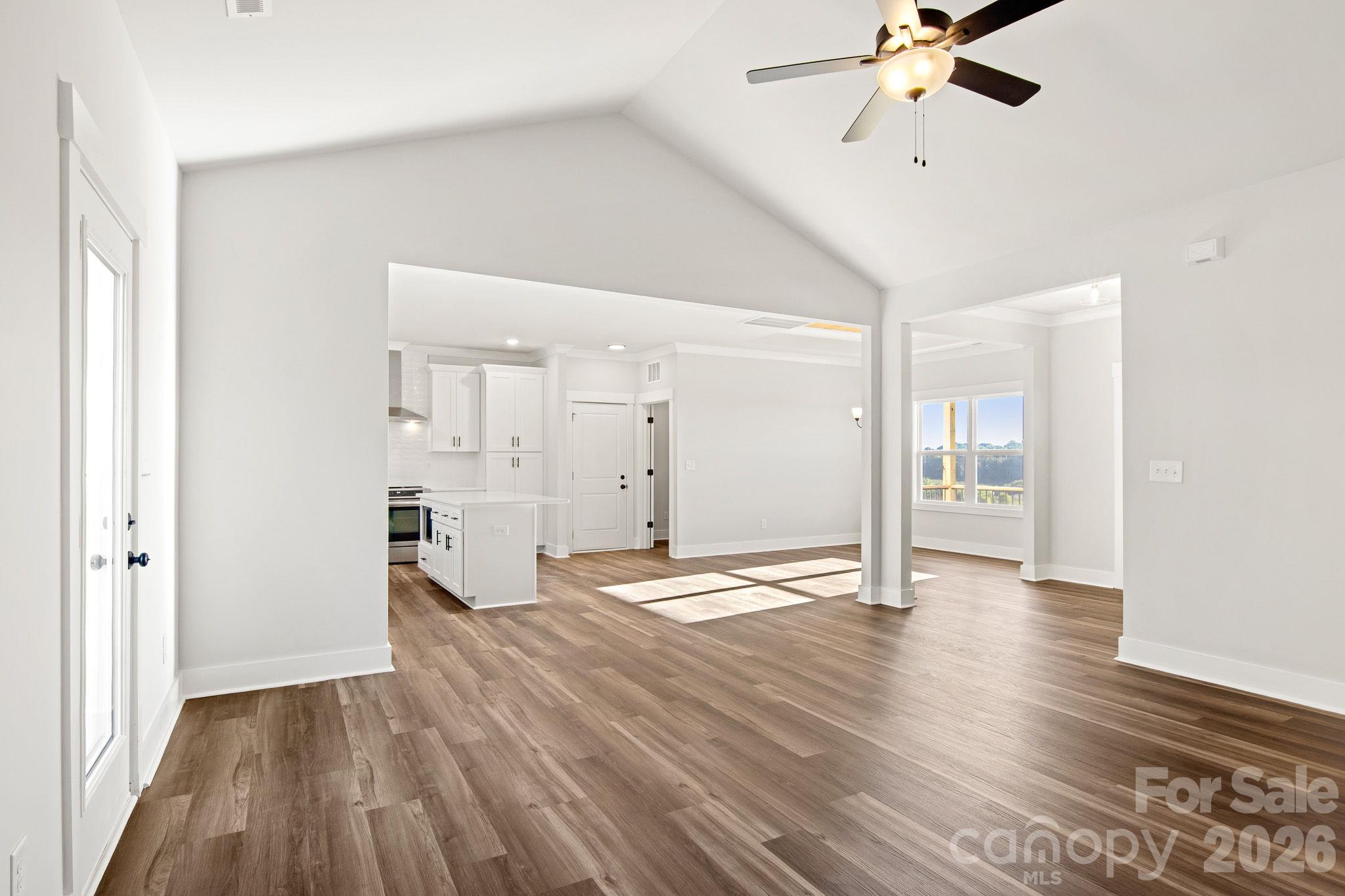 9' ceilings through=out with additional cathedral ceiling - 4665 Riverside Road, Lancaster