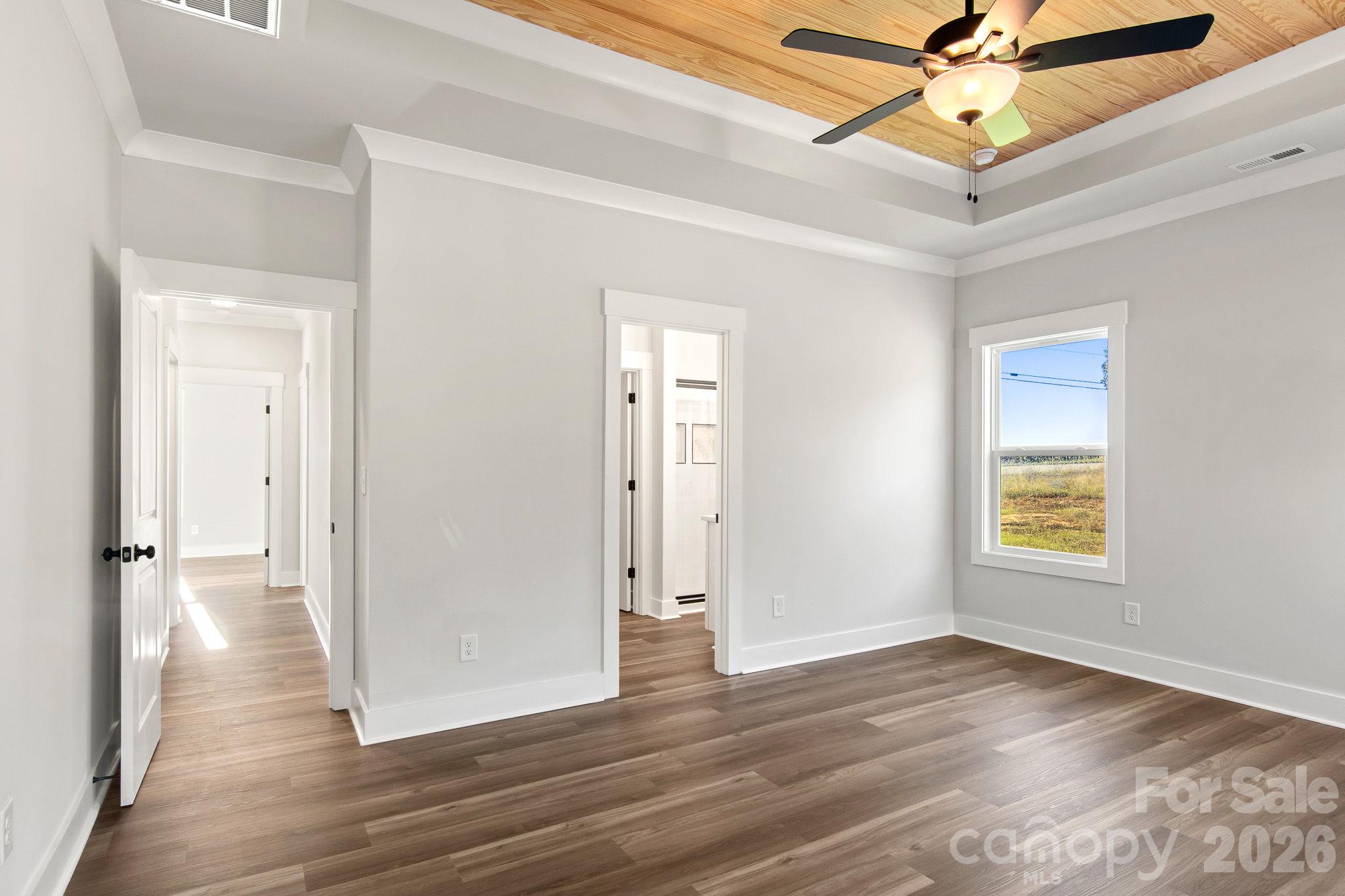 ample Master Bedroom w/trey ceiling - 4665 Riverside Road, Lancaster