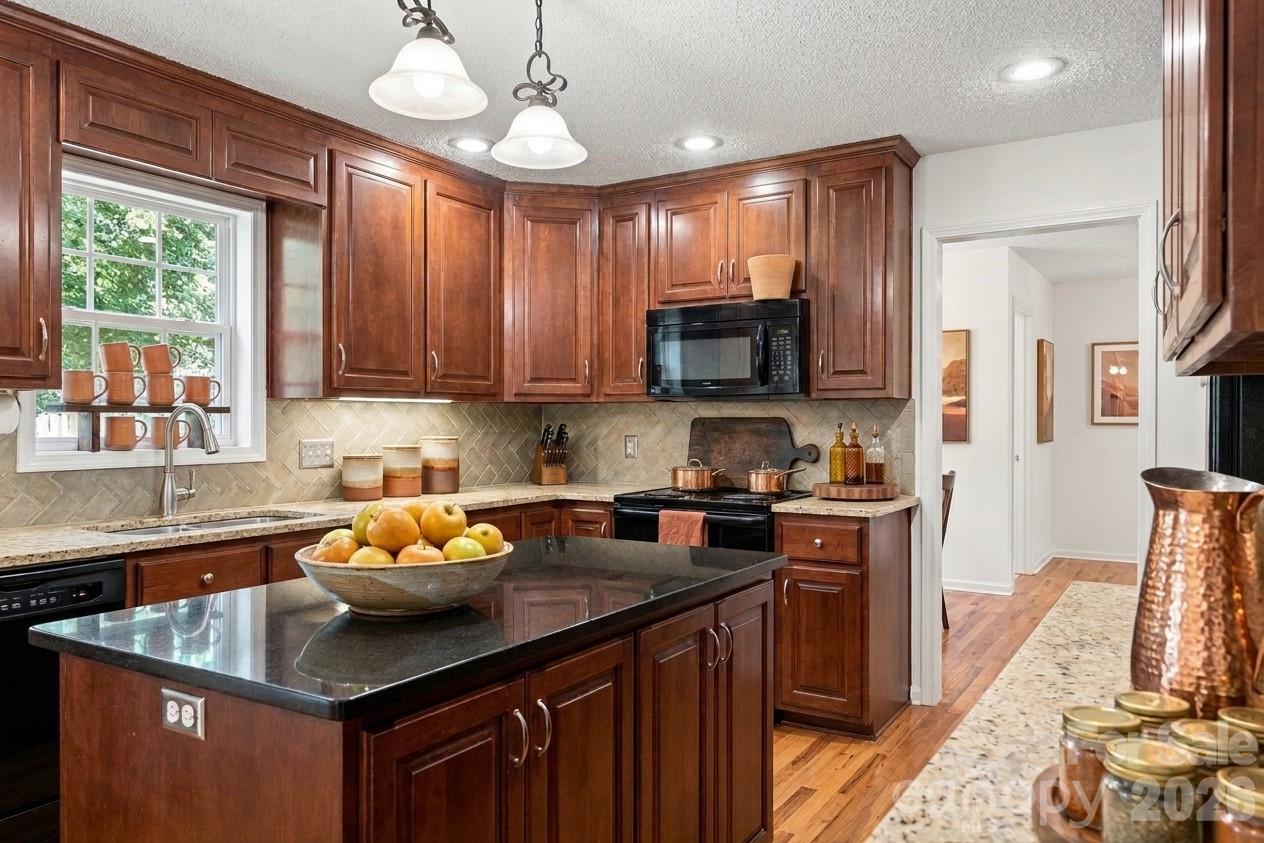 Virtually Staged - 112 Jennings Lane, Taylorsville