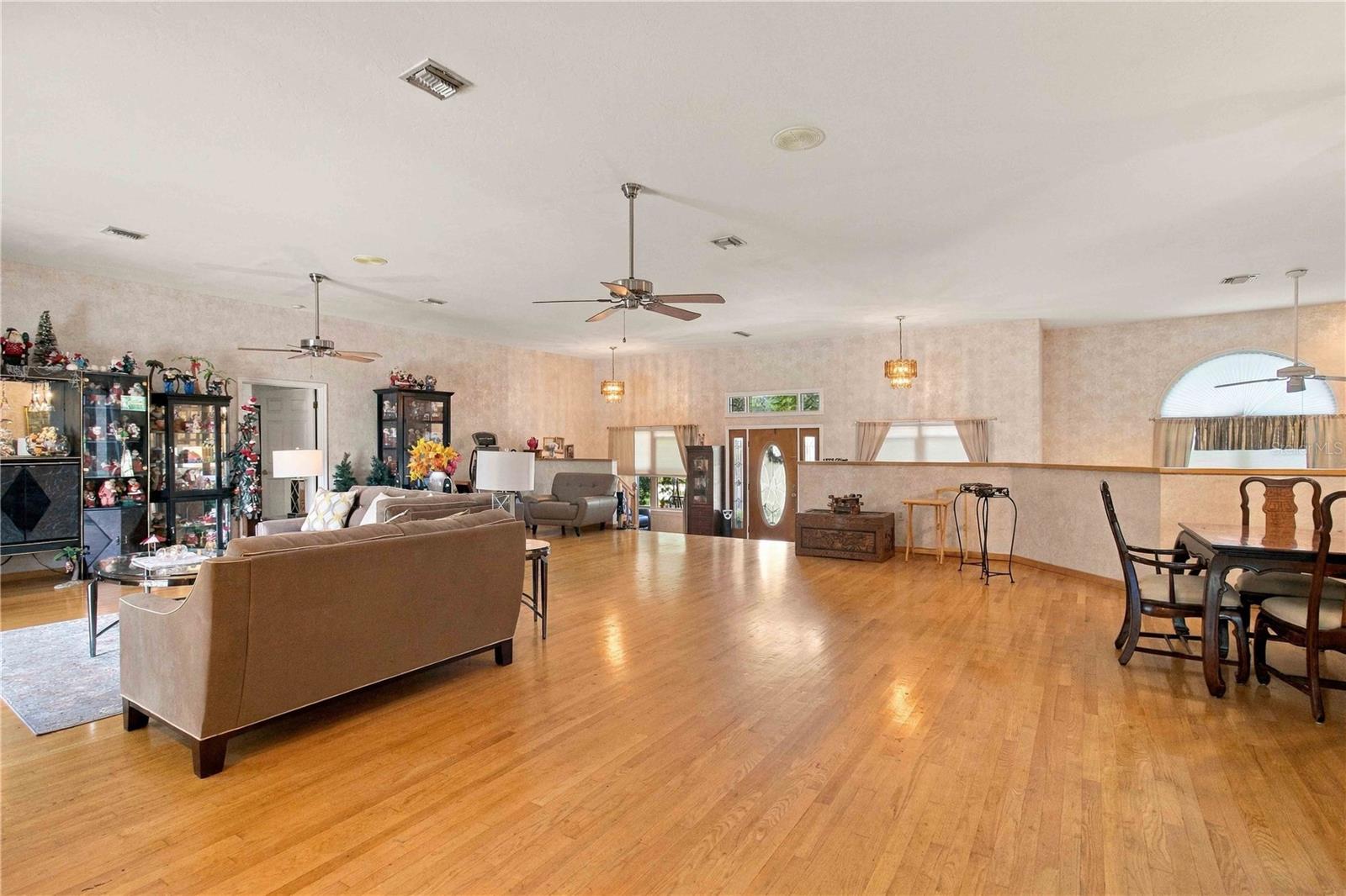 Open Floor Living room/ Dining room Combo - 13220 N BRANCH RD, SARASOTA