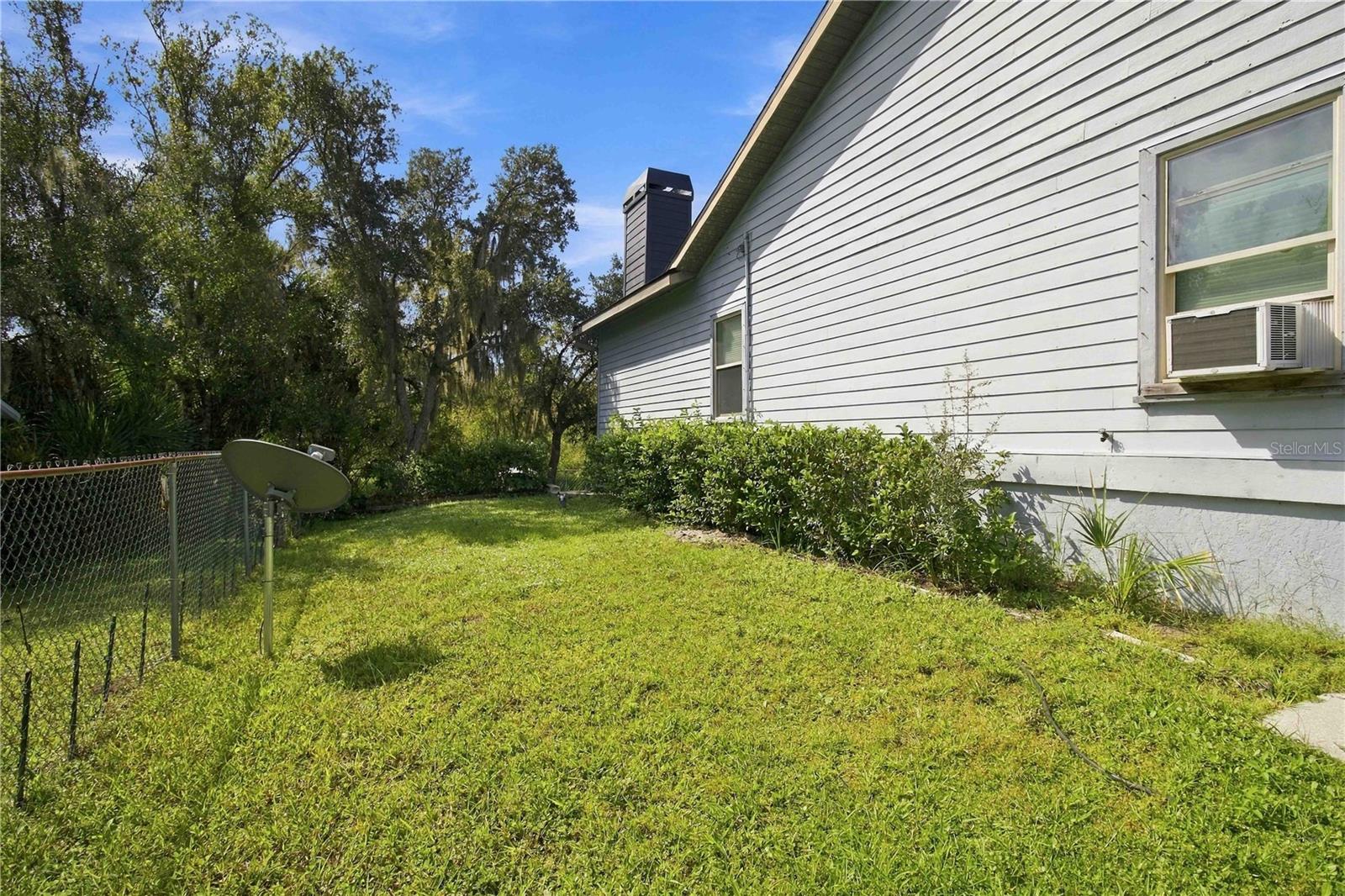 Side Yard - 13220 N BRANCH RD, SARASOTA