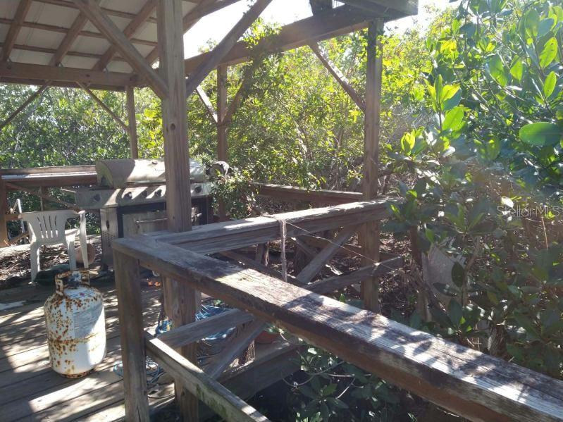 Island Hut - 8475 MANASOTA KEY RD, ENGLEWOOD