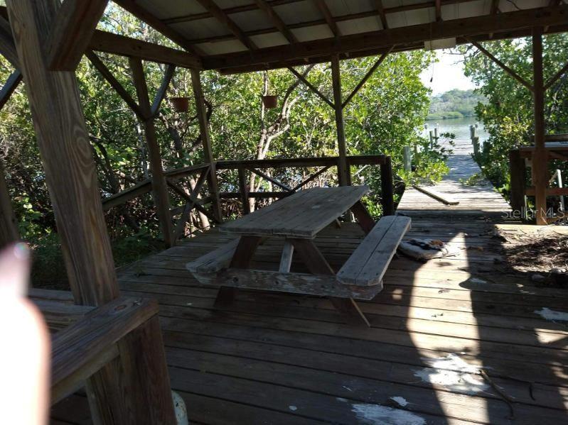 Island Hut - 8475 MANASOTA KEY RD, ENGLEWOOD