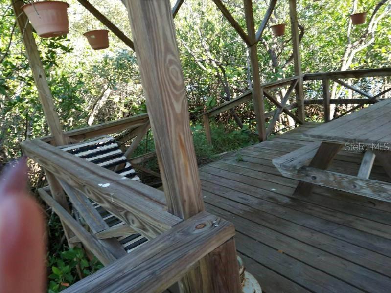 Island Hut - 8475 MANASOTA KEY RD, ENGLEWOOD