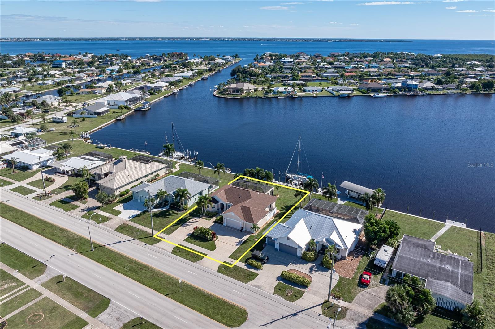 Single Family Residence at 21551 EDGEWATER DR, PORT CHARLOTTE, photo 13 of 75