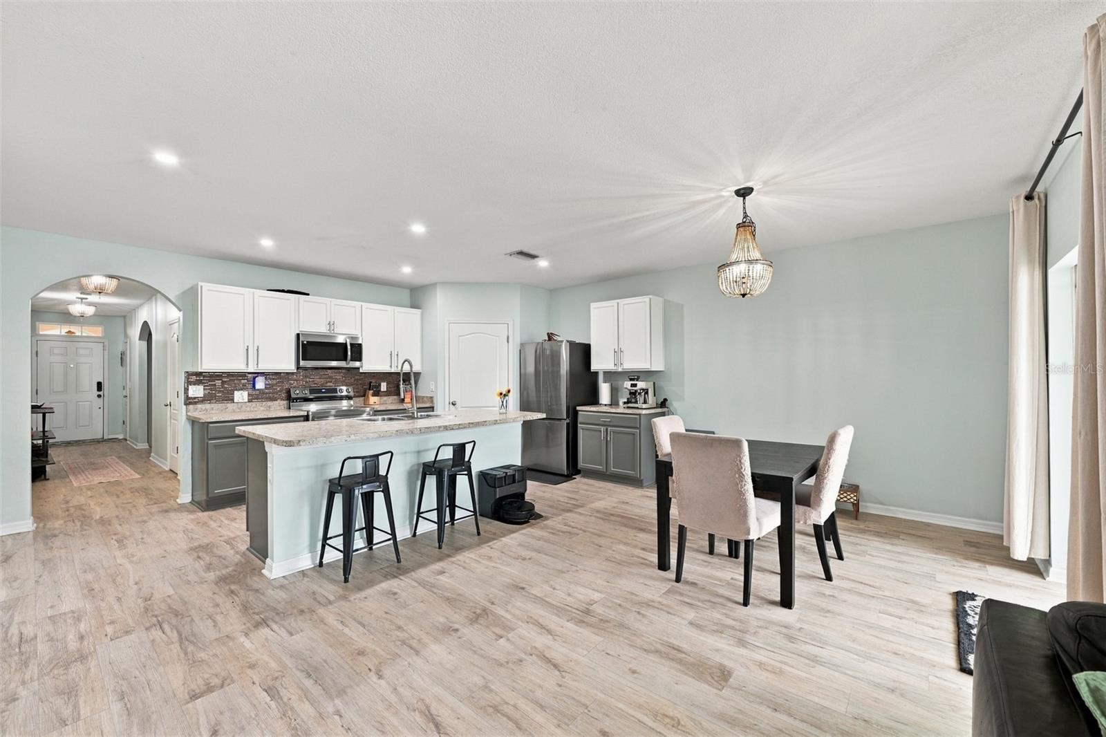 Kitchen/Dining area - 5213 11TH ST E, BRADENTON