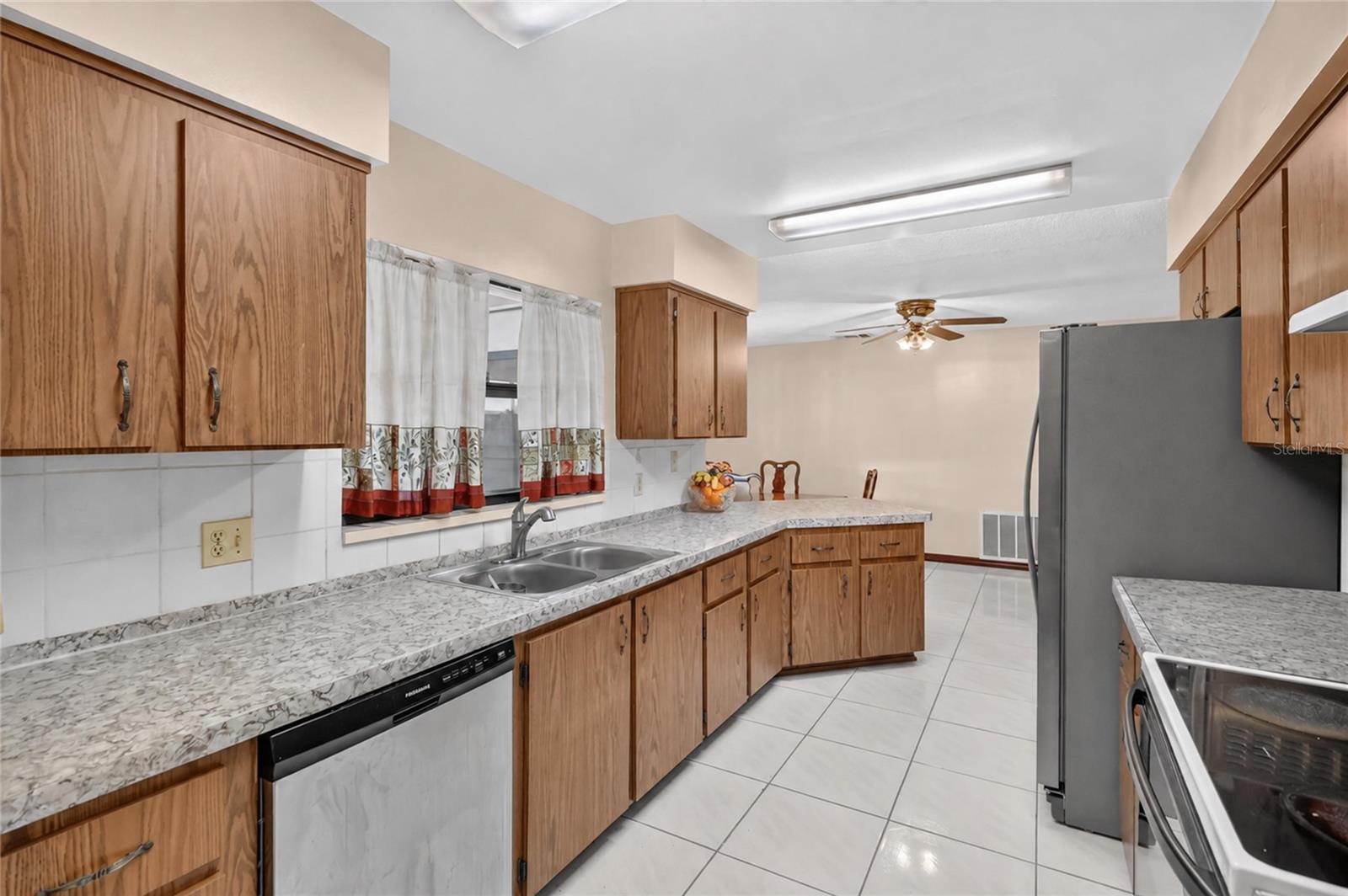 Kitchen - 816 ALPINE CT, KISSIMMEE