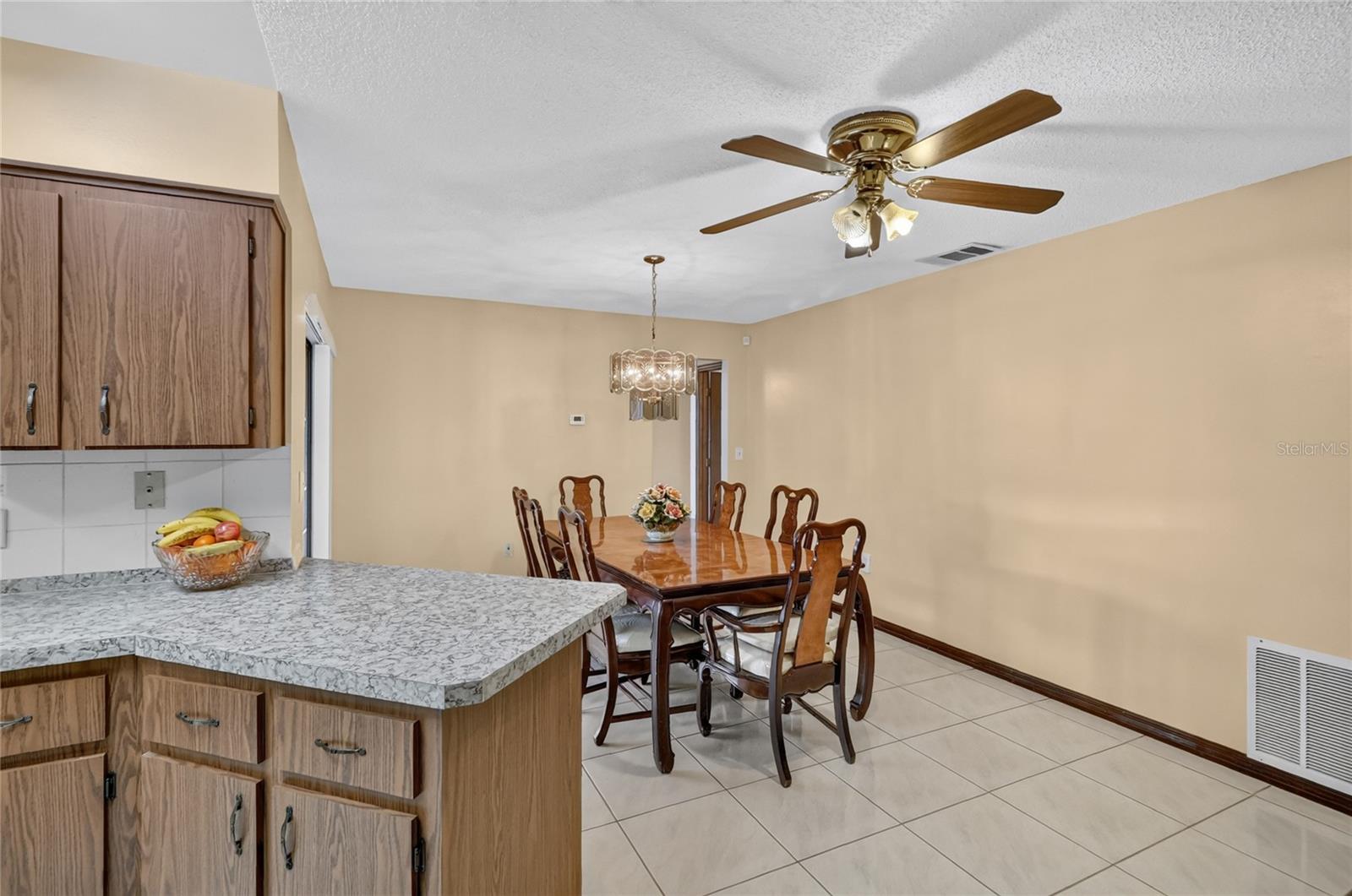 Ktchen to Dining Room - 816 ALPINE CT, KISSIMMEE