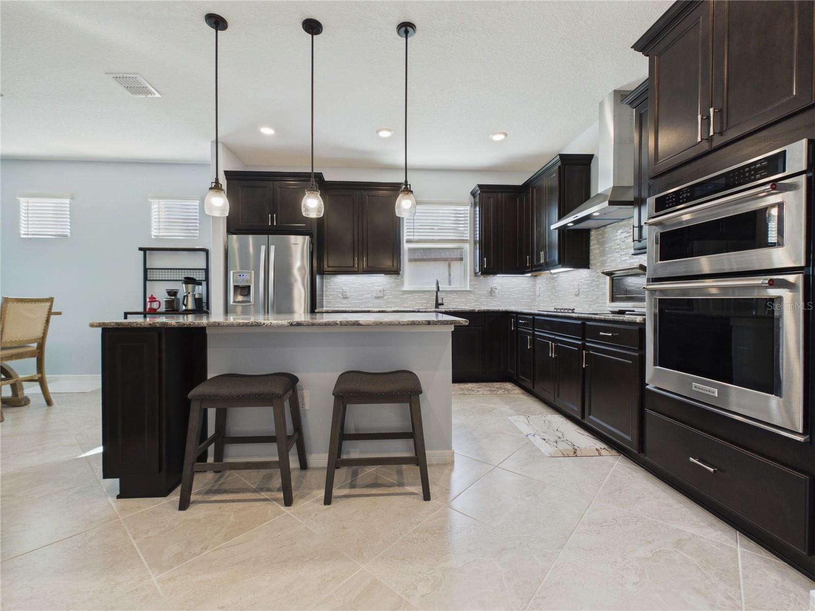 Gourmet kitchen with center island - 5387 SW 92ND AVENUE RD, OCALA