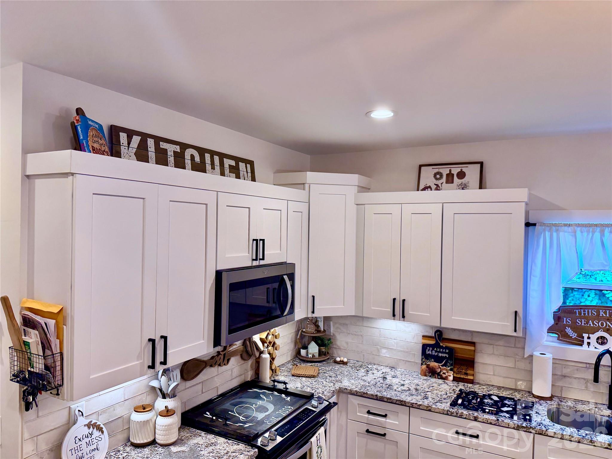 Single Family Residence at 4347 Greenbriar Drive, Hickory, photo 20 of 45