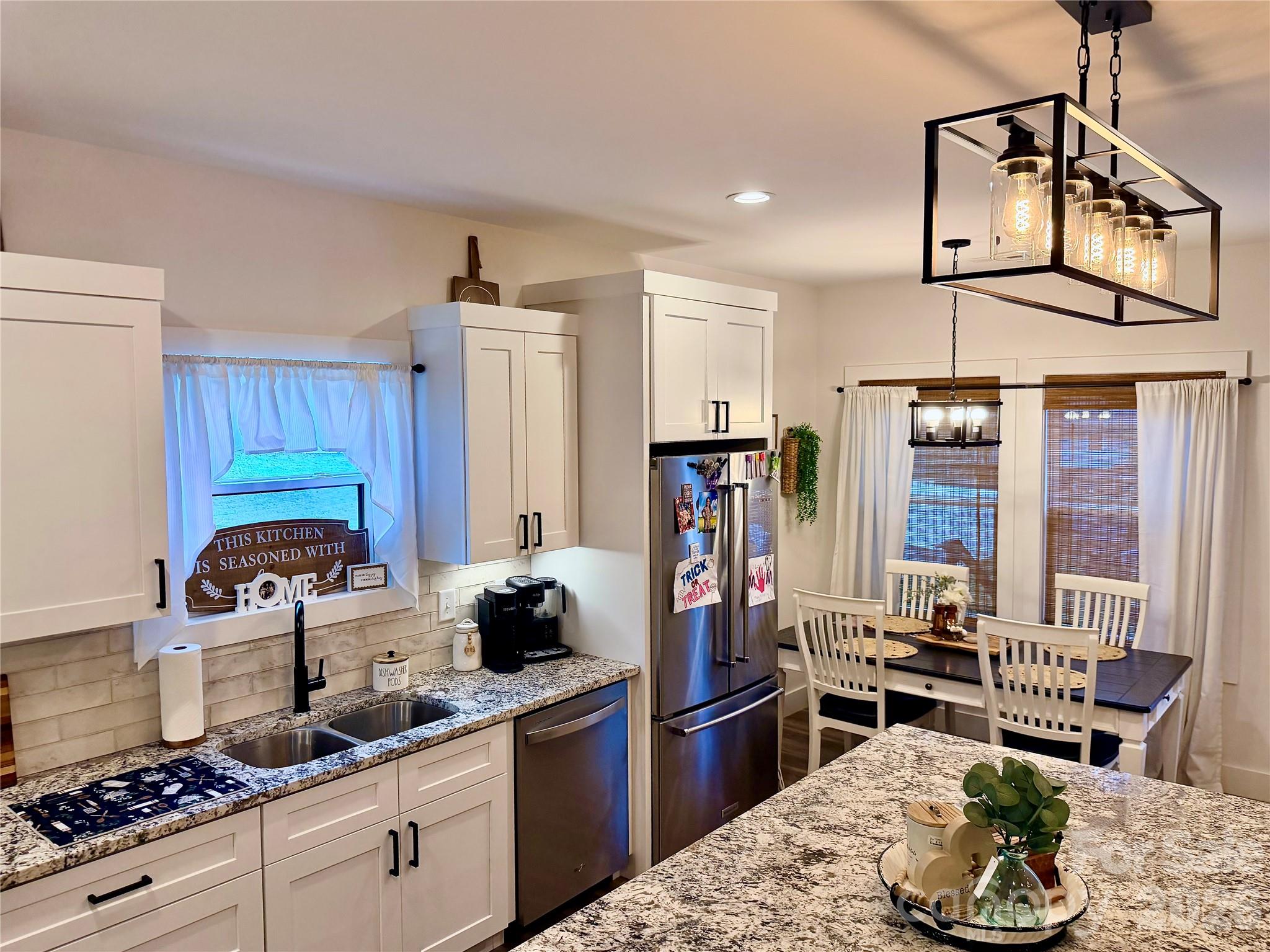 Single Family Residence at 4347 Greenbriar Drive, Hickory, photo 21 of 45