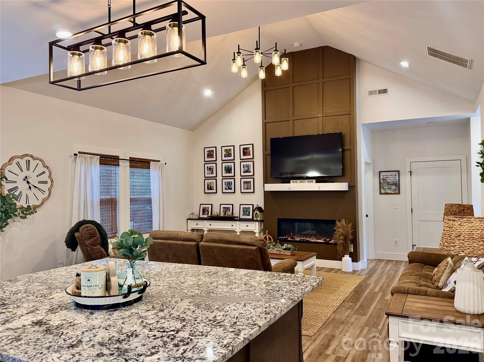 Single Family Residence at 4347 Greenbriar Drive, Hickory, photo 23 of 45