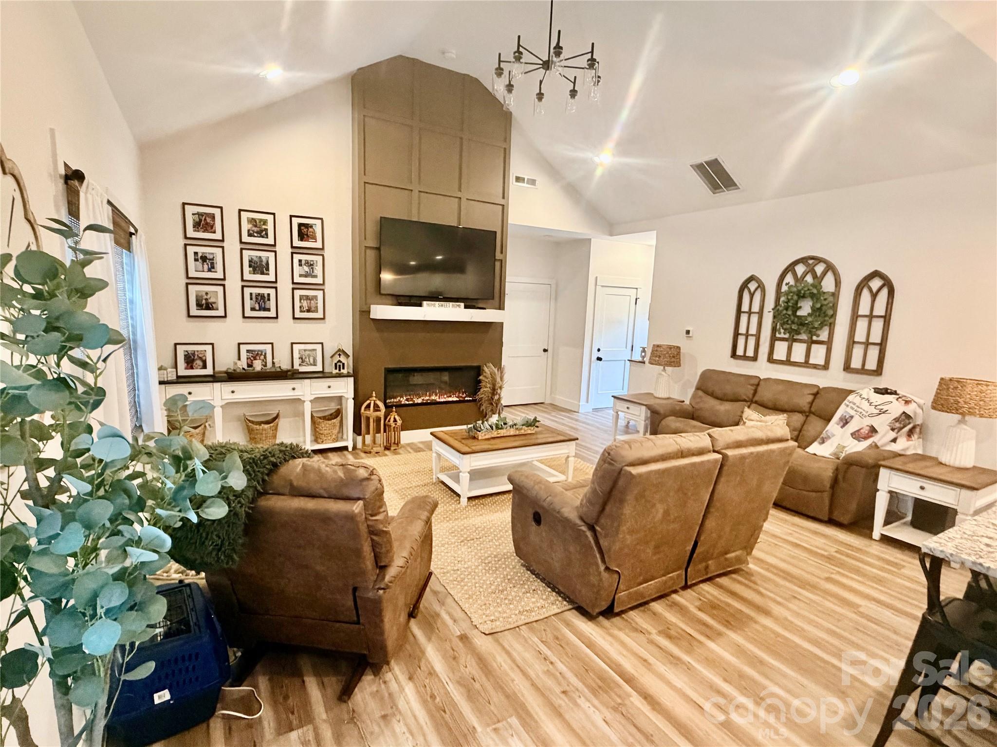 Single Family Residence at 4347 Greenbriar Drive, Hickory, photo 24 of 45