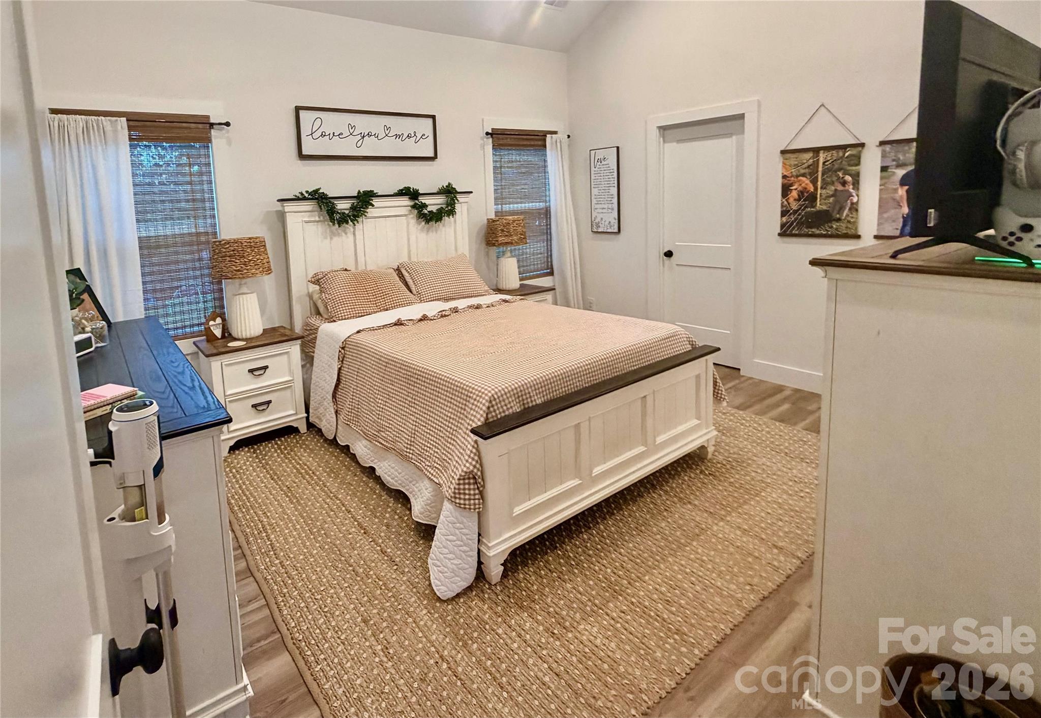 Single Family Residence at 4347 Greenbriar Drive, Hickory, photo 25 of 45
