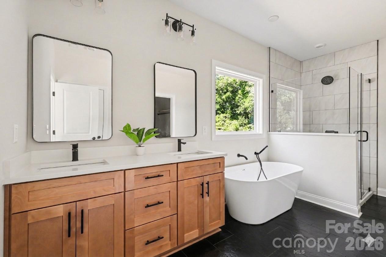 Luxury primary bath - 1452 Robinwood Road, Gastonia