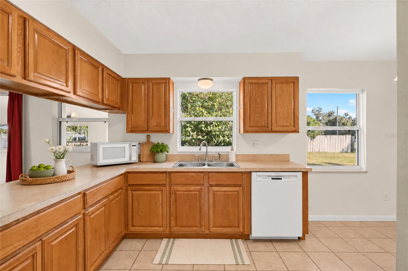 Kitchen - 22532 SE 59TH PL, HAWTHORNE