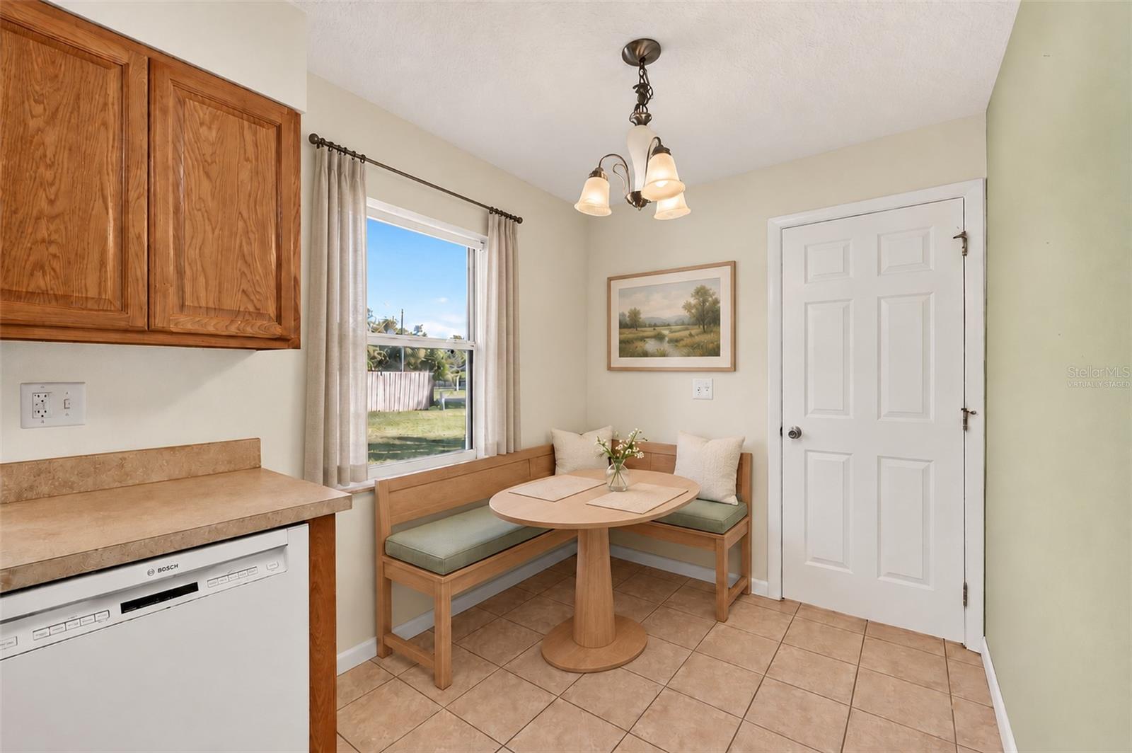 Breakfast Nook *Virtually Staged - 22532 SE 59TH PL, HAWTHORNE