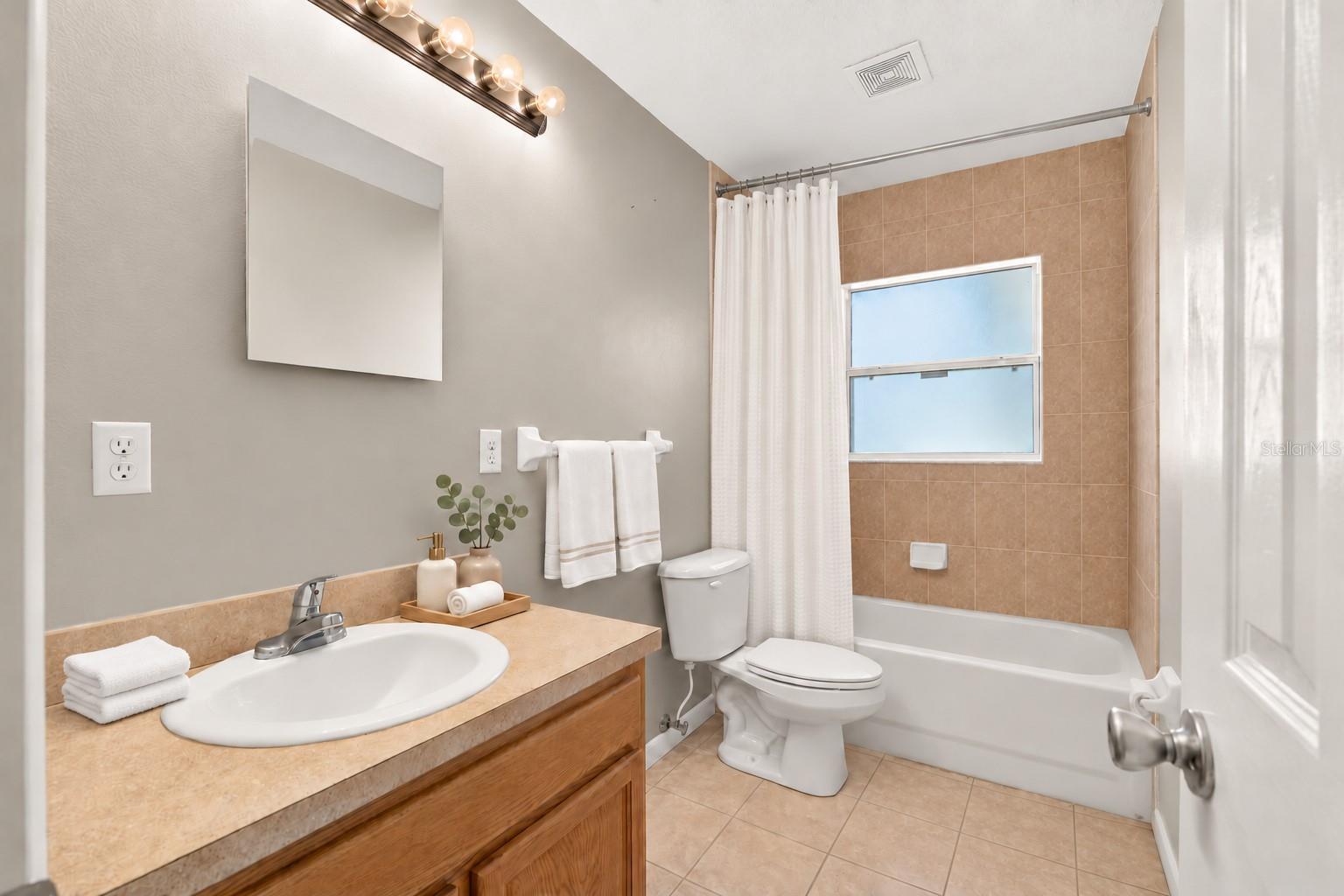 Guest Bathroom - 22532 SE 59TH PL, HAWTHORNE