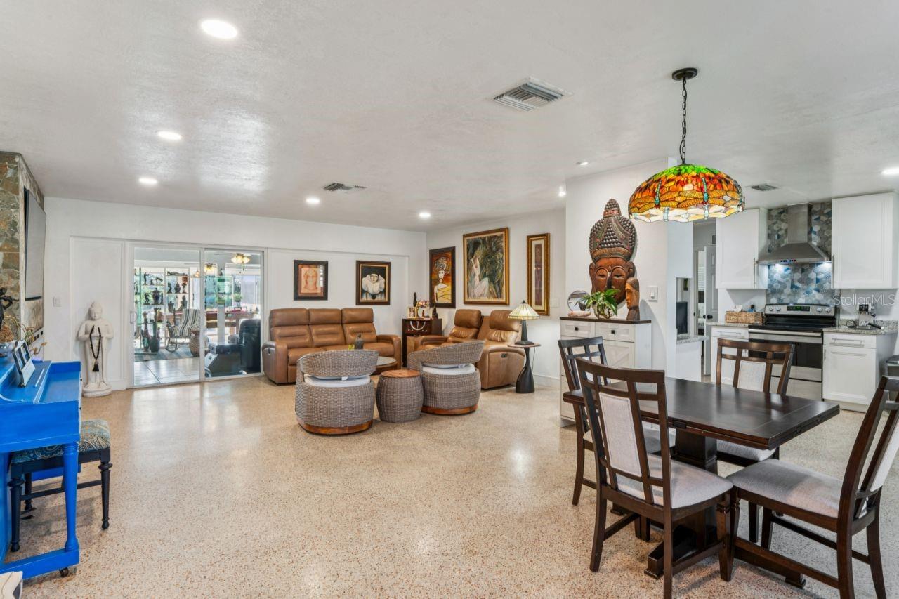 Single Family Residence at 1044 SAVOY CT, SPRING HILL, photo 12 of 81