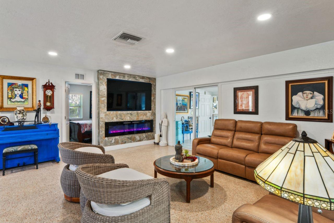 Single Family Residence at 1044 SAVOY CT, SPRING HILL, photo 17 of 81